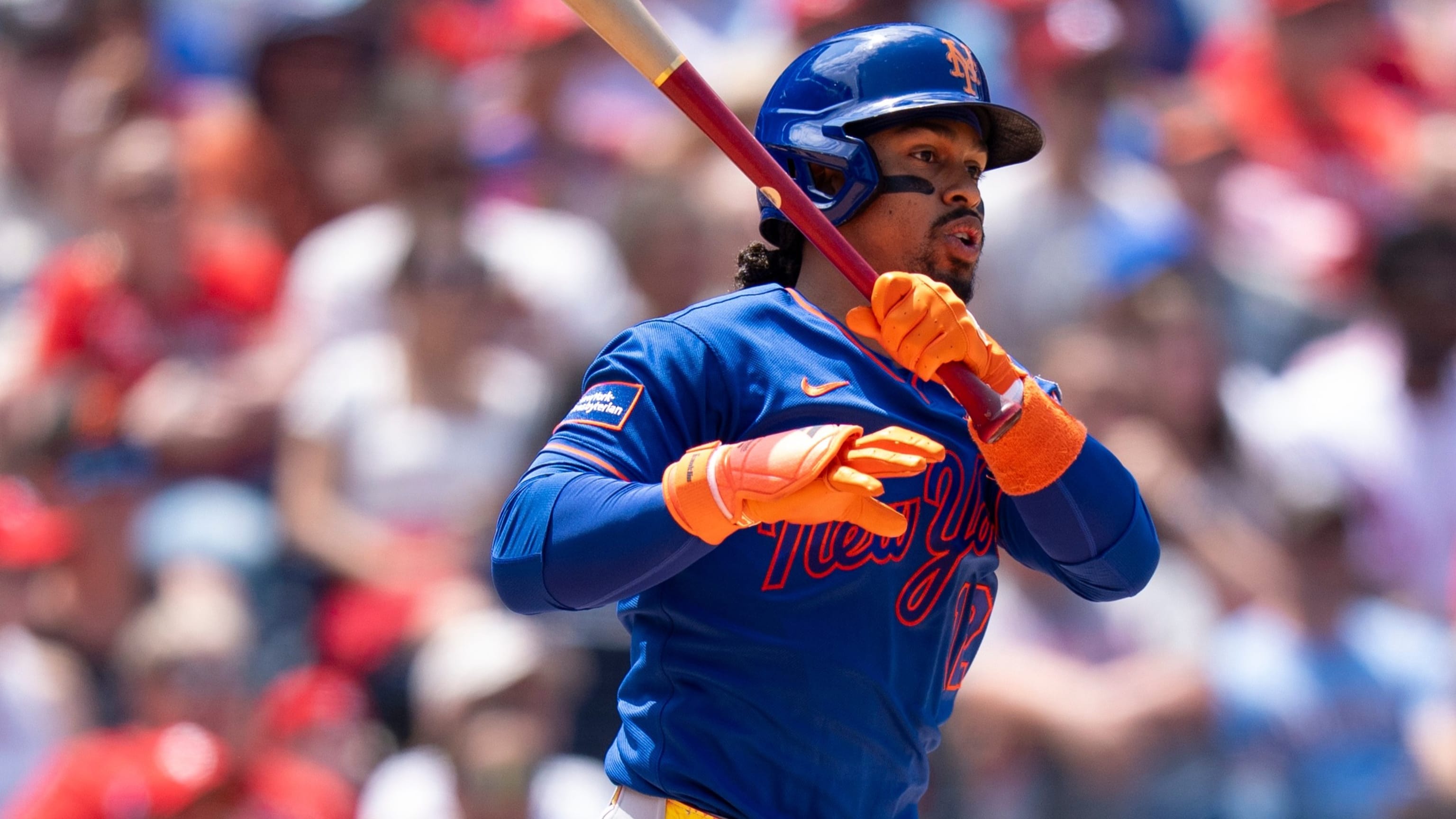 Francisco Lindor reaches base five times in Mets' win vs. Phillies