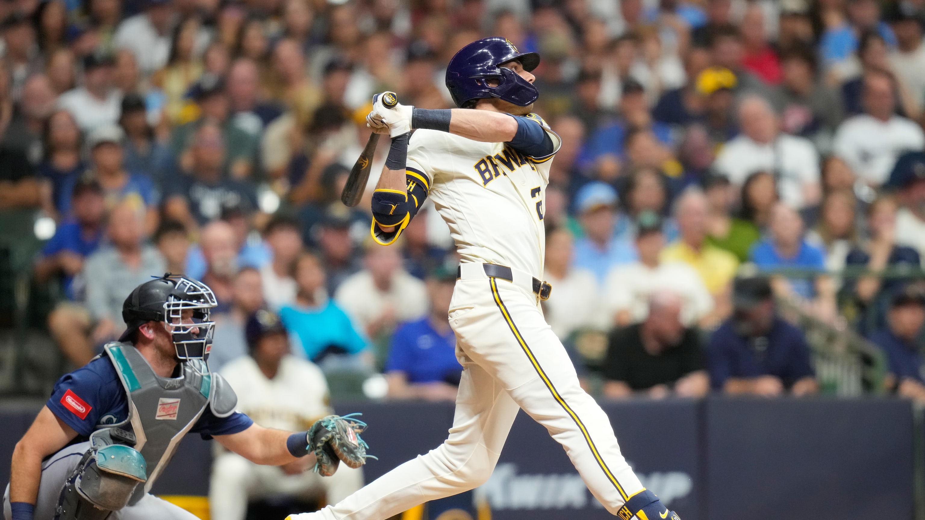 Yelich pega jonrón de 3 carreras