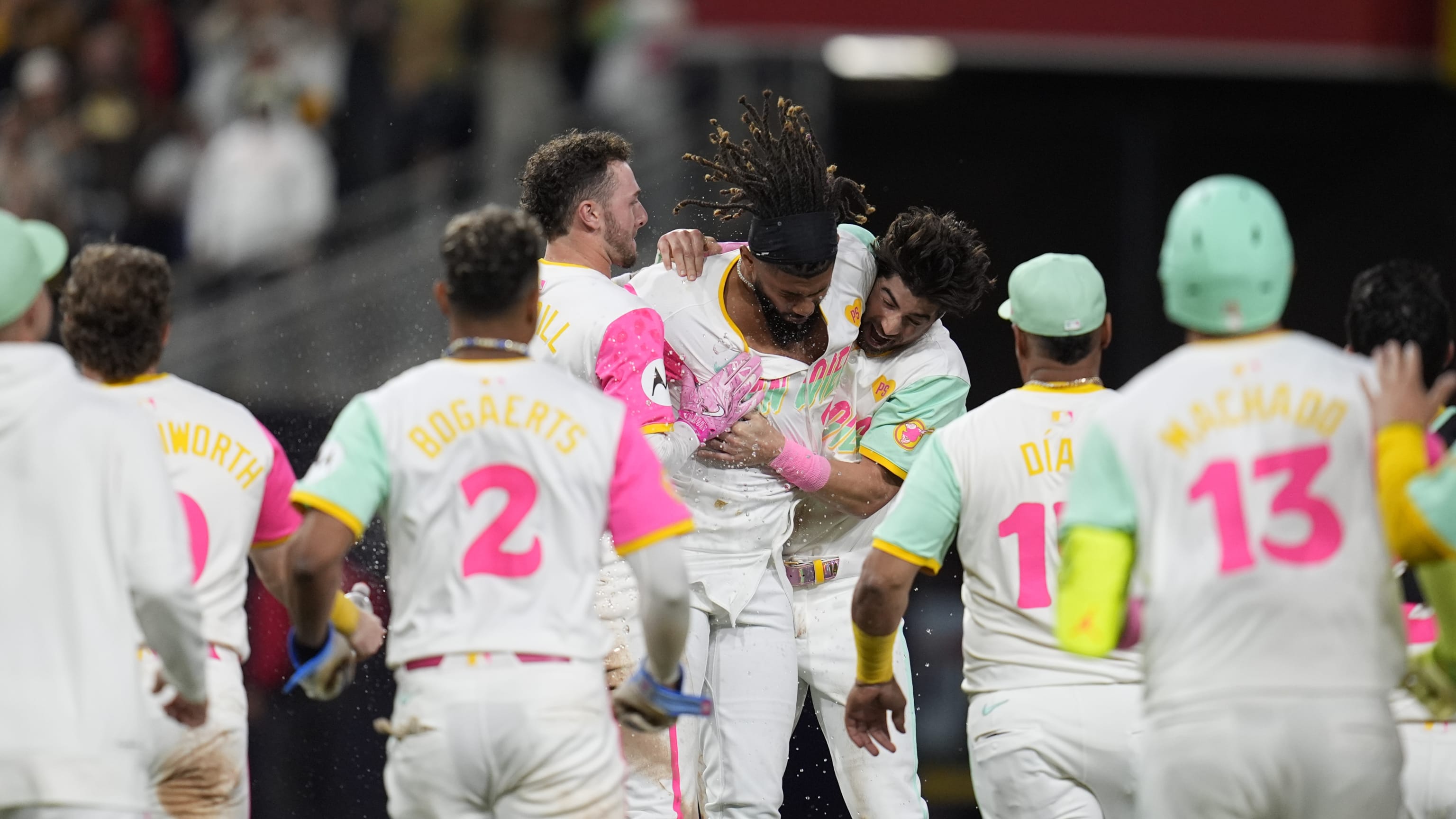 Tatis Jr. lo gana con hit de oro