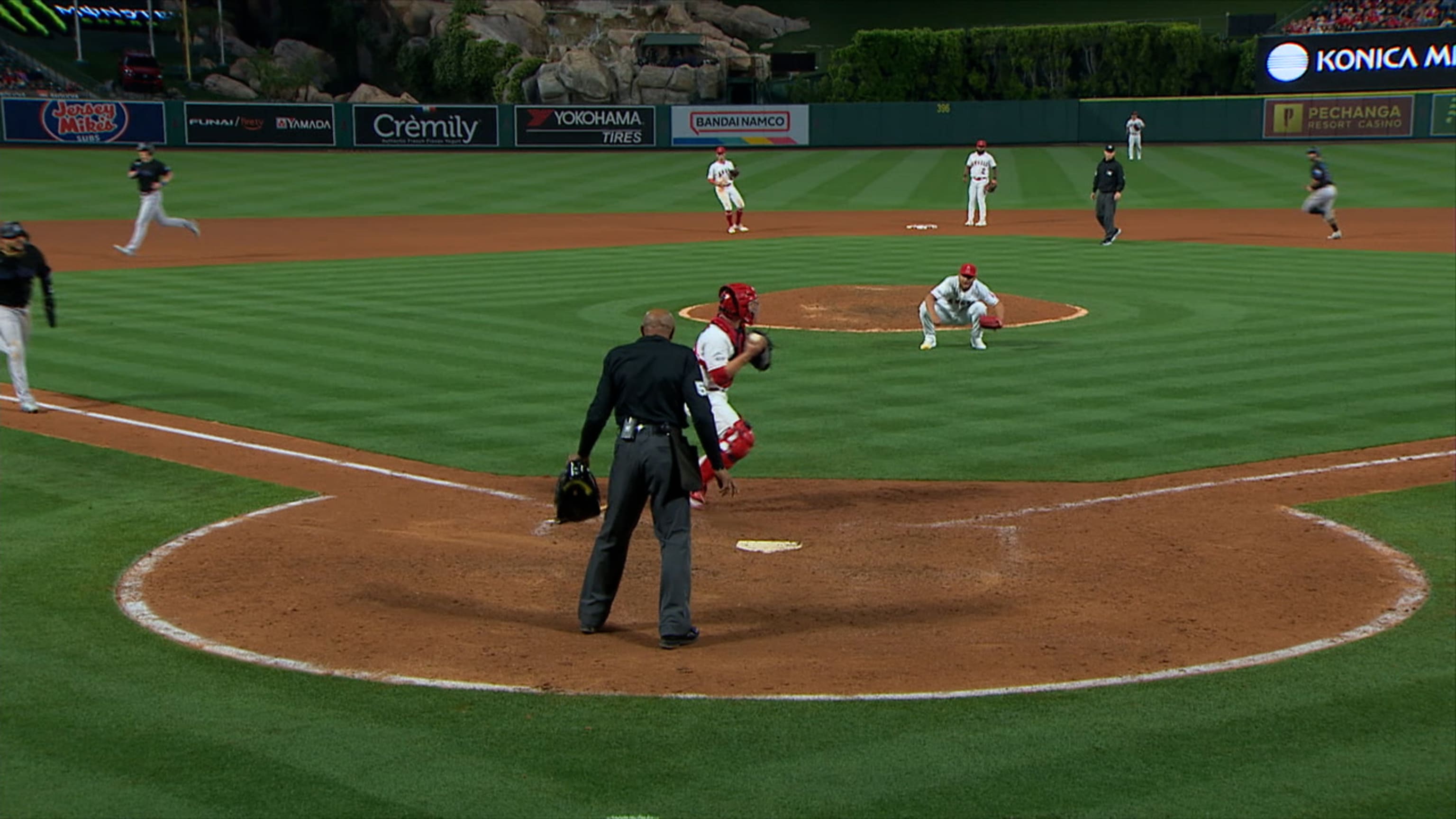 Soler homers for the second straight game, Marlins hold off