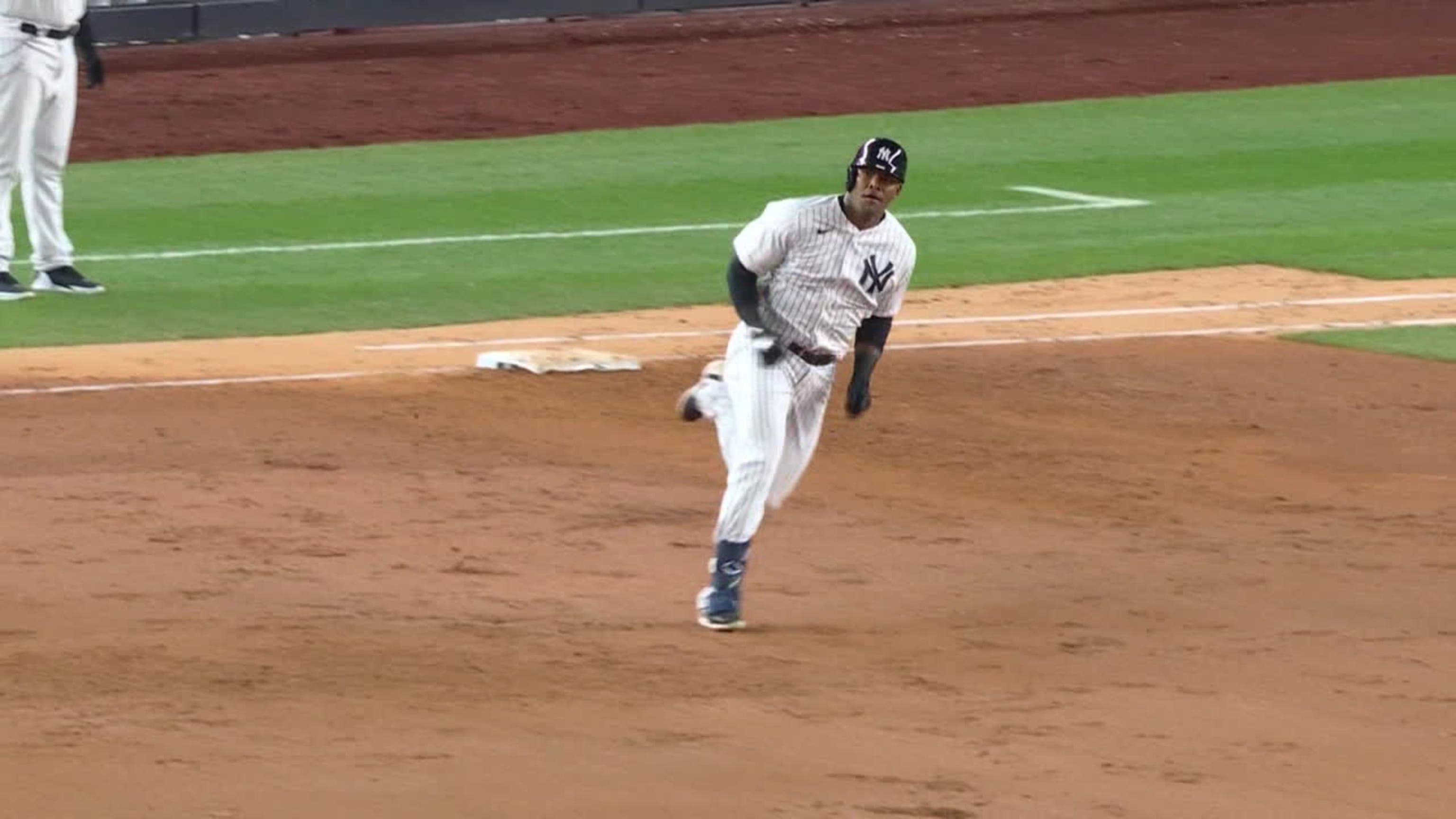 Gleyber Torres hits his first career MLB home run 