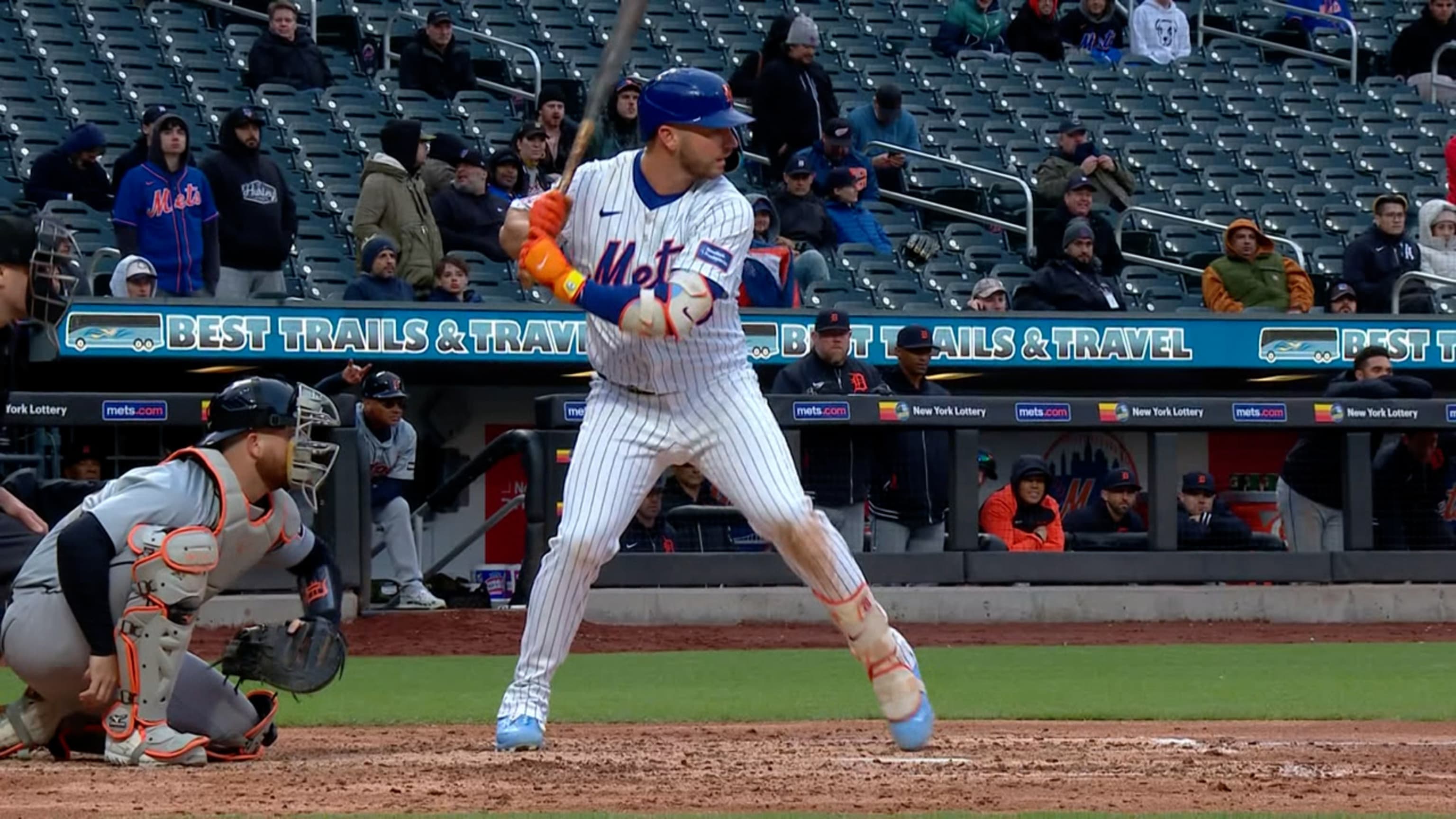Alonso empata juego con HR