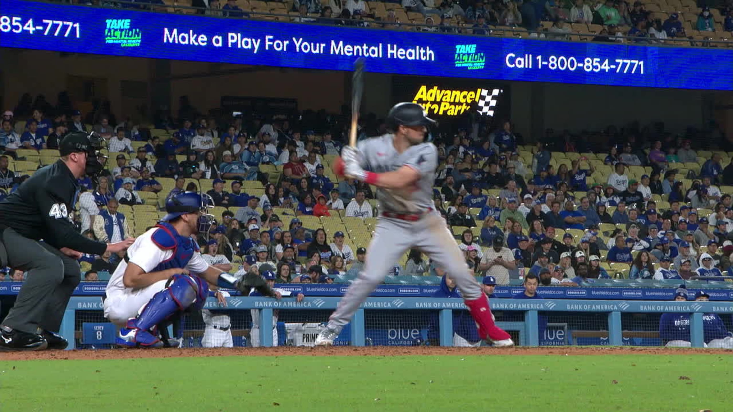 Ober le gana duelo a Kershaw y Twins empatan serie en L.A.