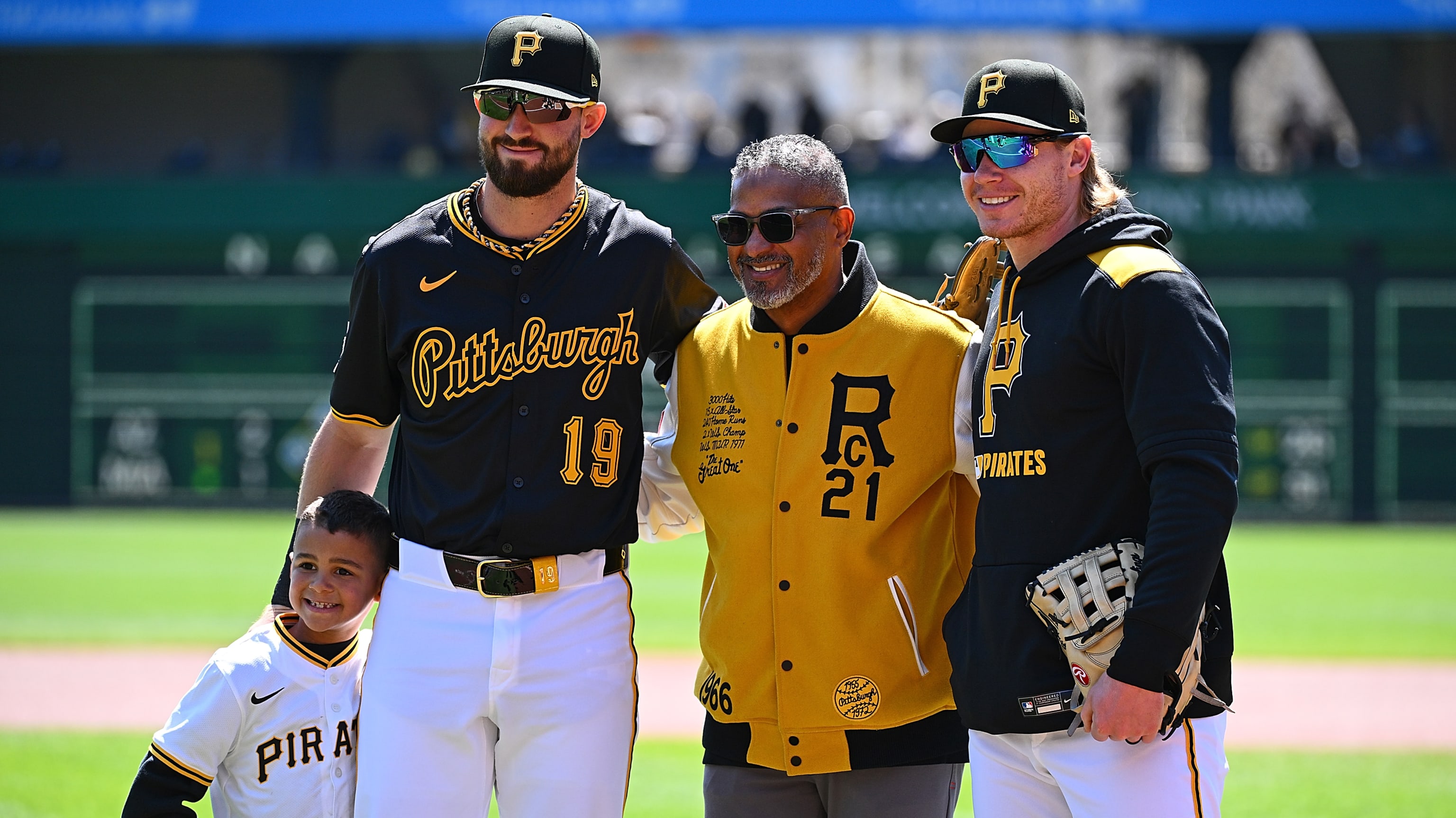Honrados Roberto Clemente y su familia