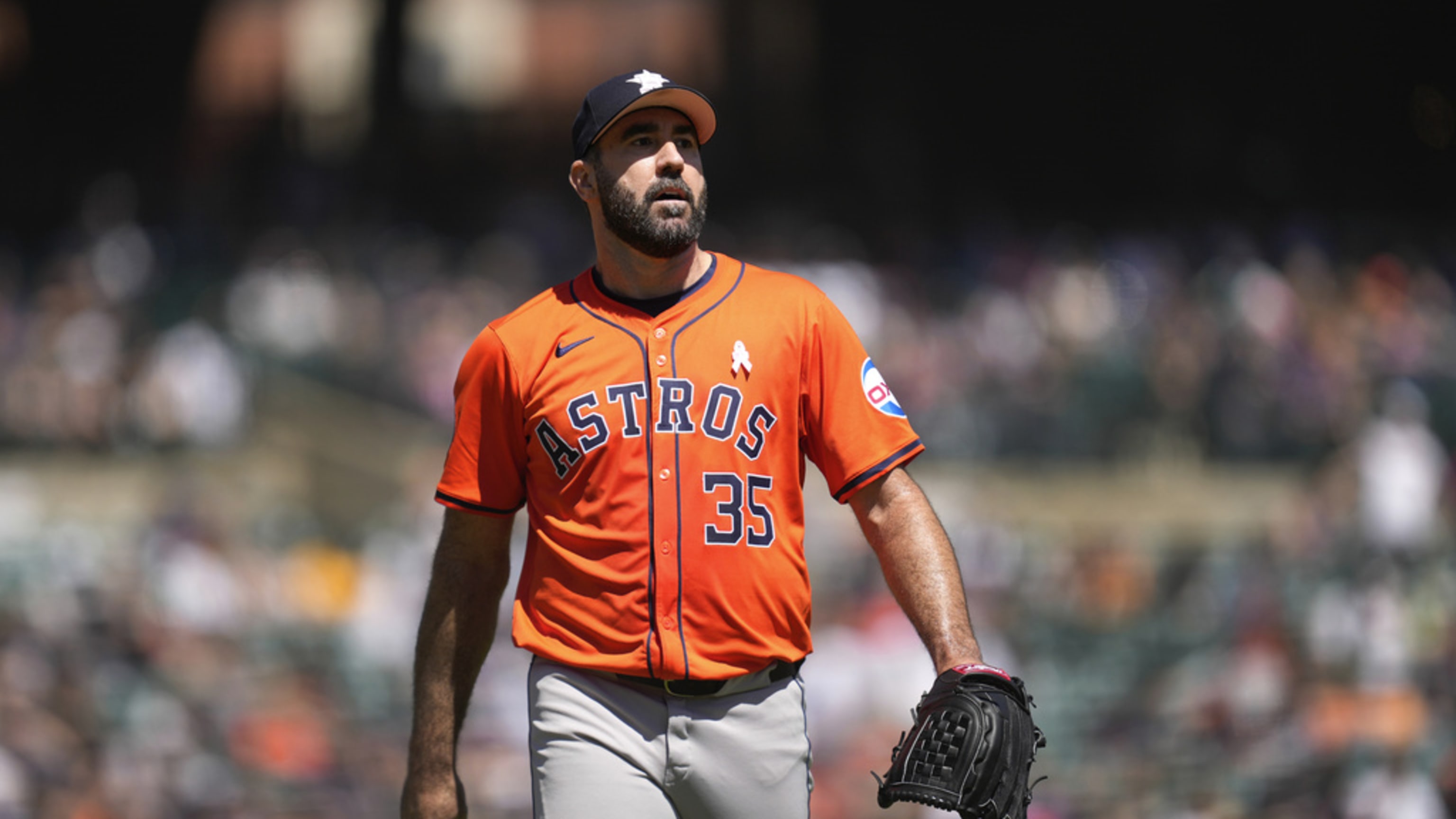 Justin Verlander escapes a jam