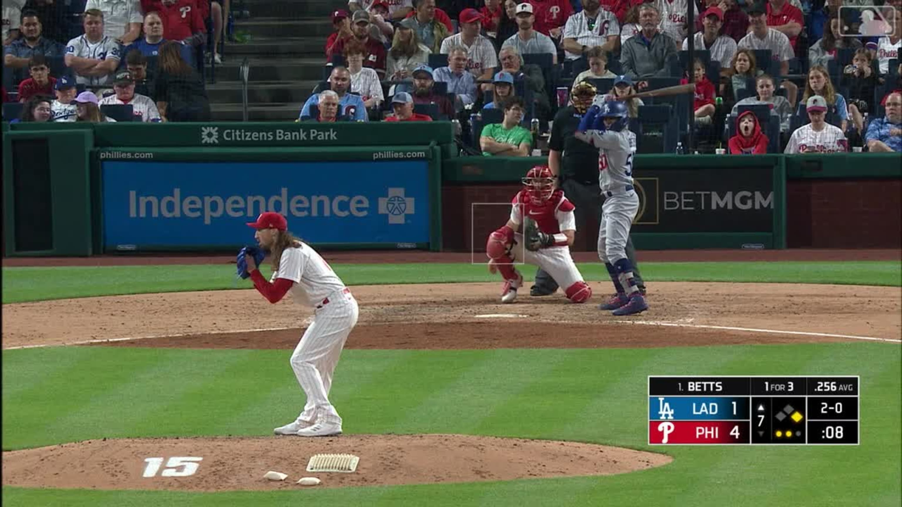 Betts y Freeman conectan jonrones de seguido