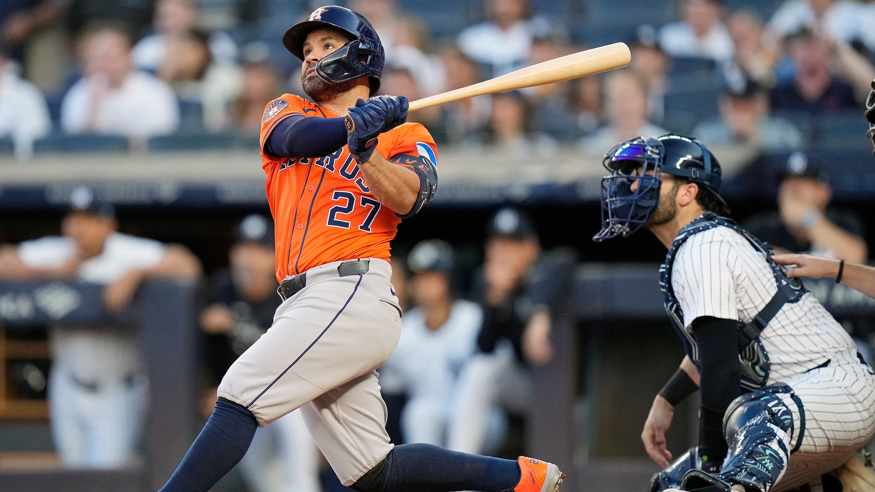 José Altuve trae dos con jonrón