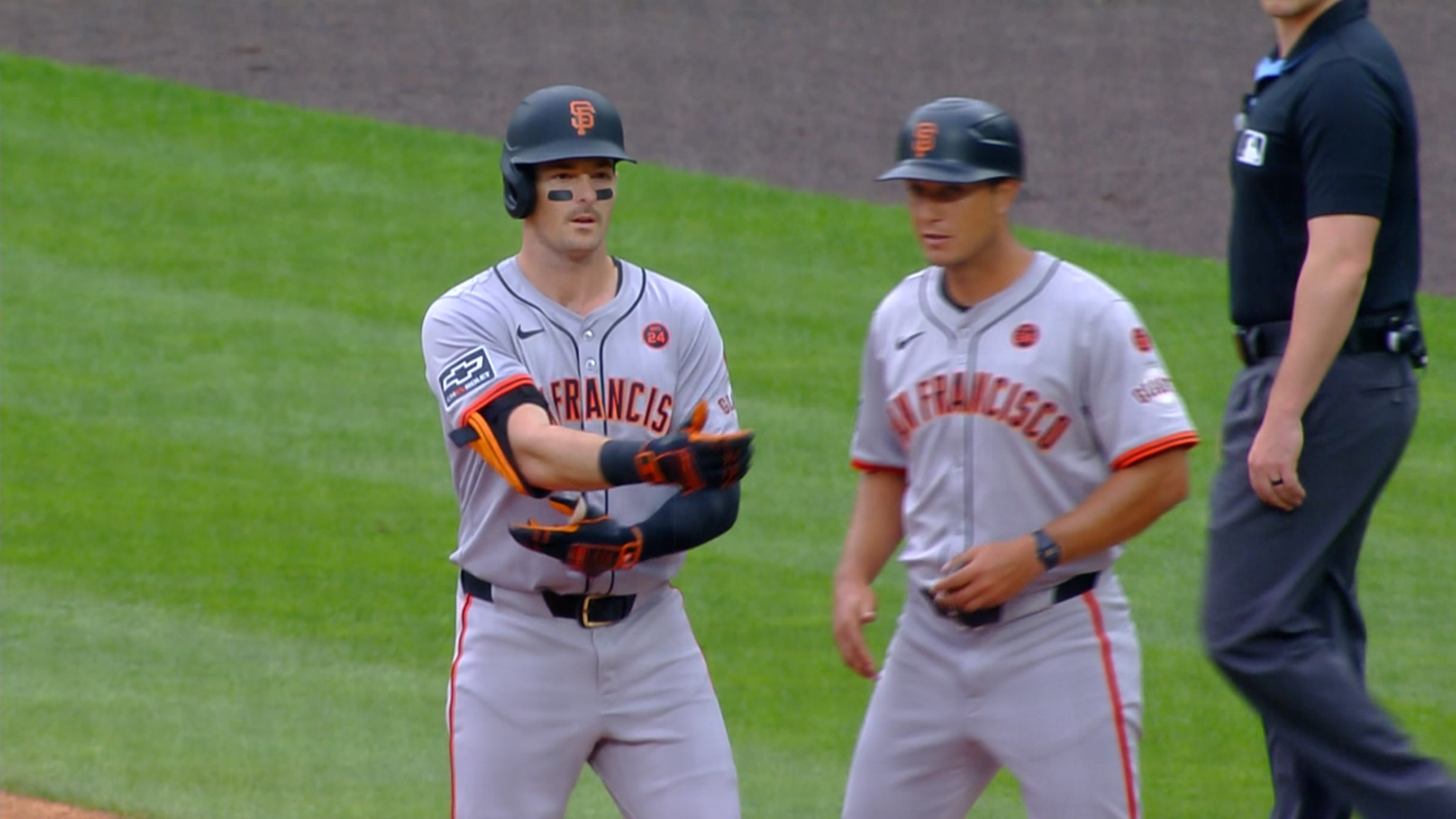 Mike Yastrzemski pega su hit 500 en MLB