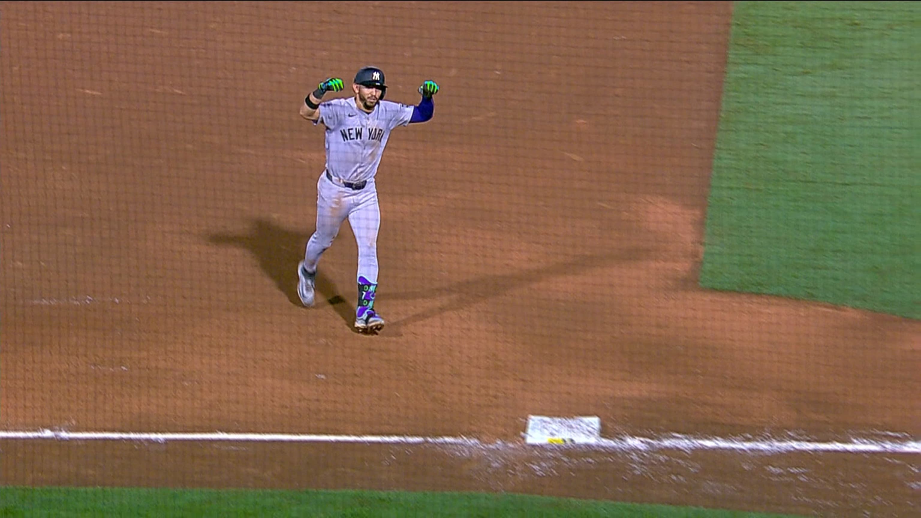 José Caballero pega dos jonrones