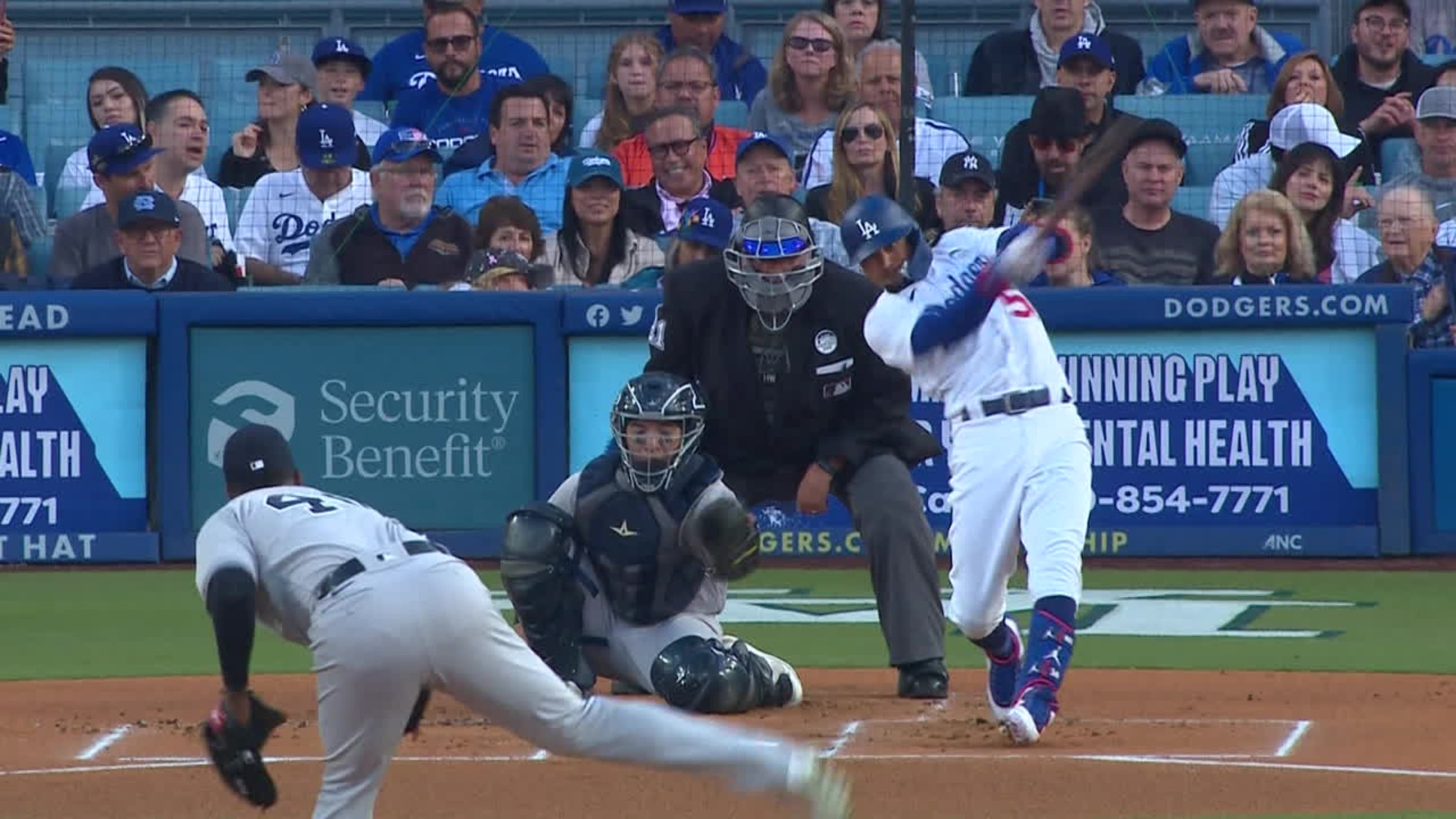 Betts batea de 4-4 con 2 HR