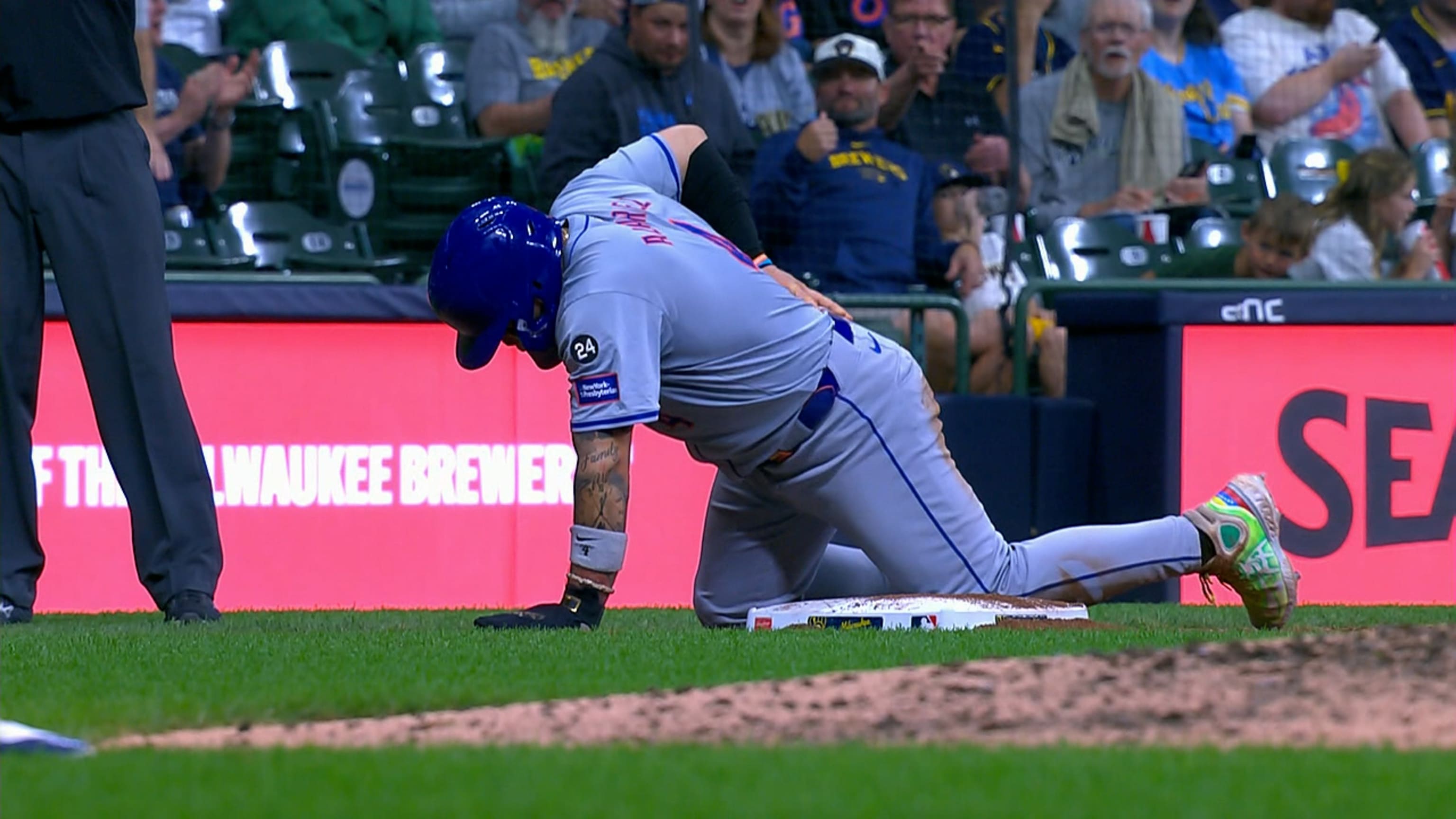 Francisco Alvarez exits with back spasms, Mets lose ground in Wild Card