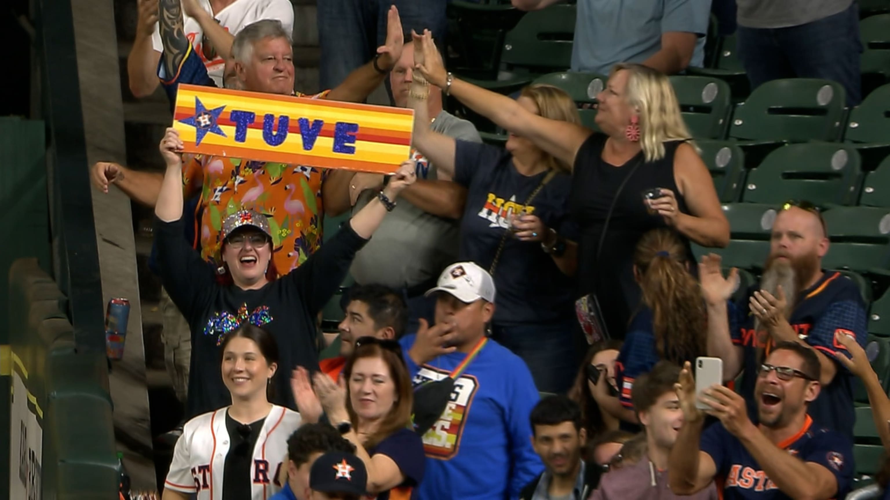José Altuve pega dos jonrones