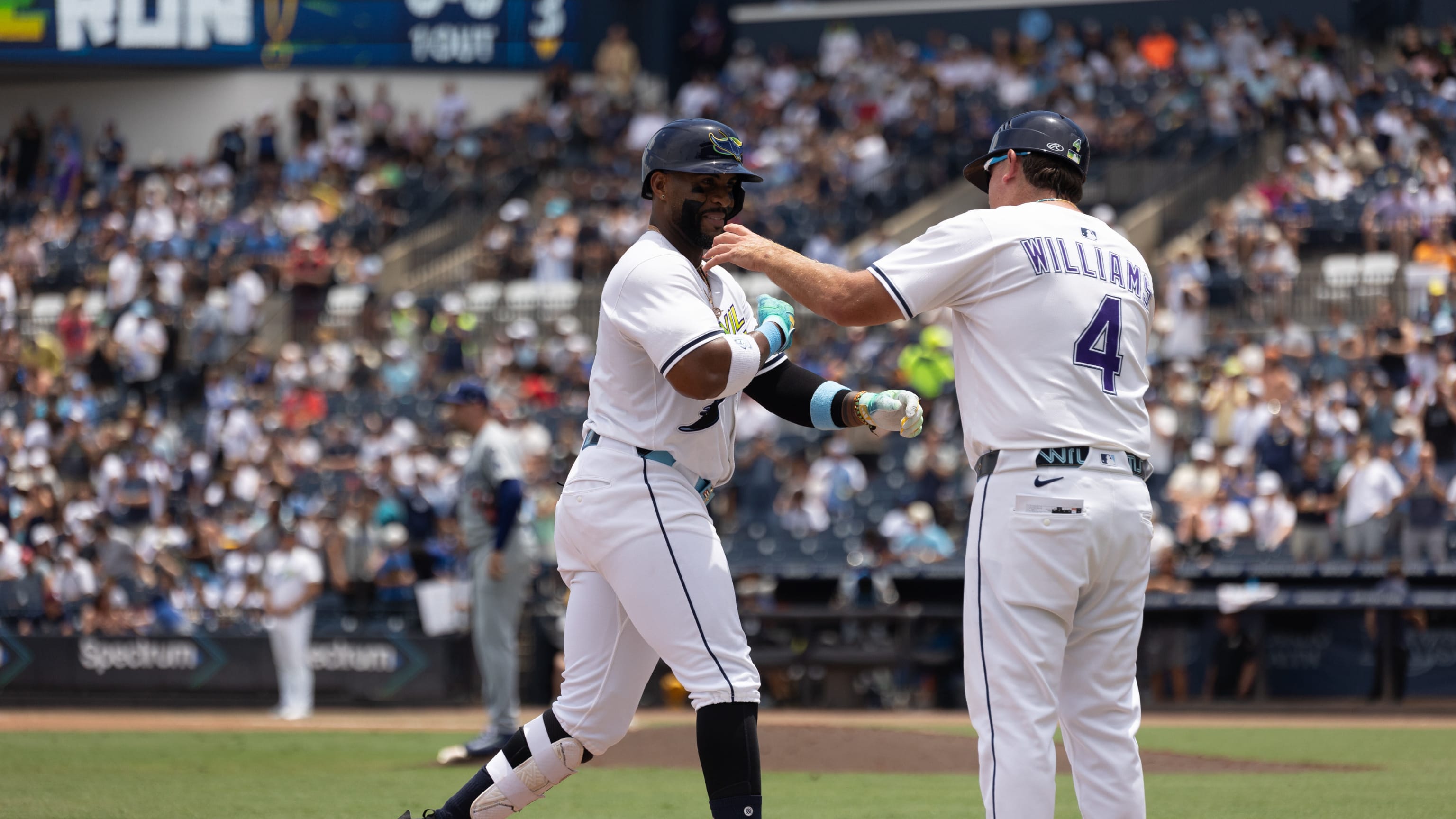 Yandy Díaz pega HR de dos rayas