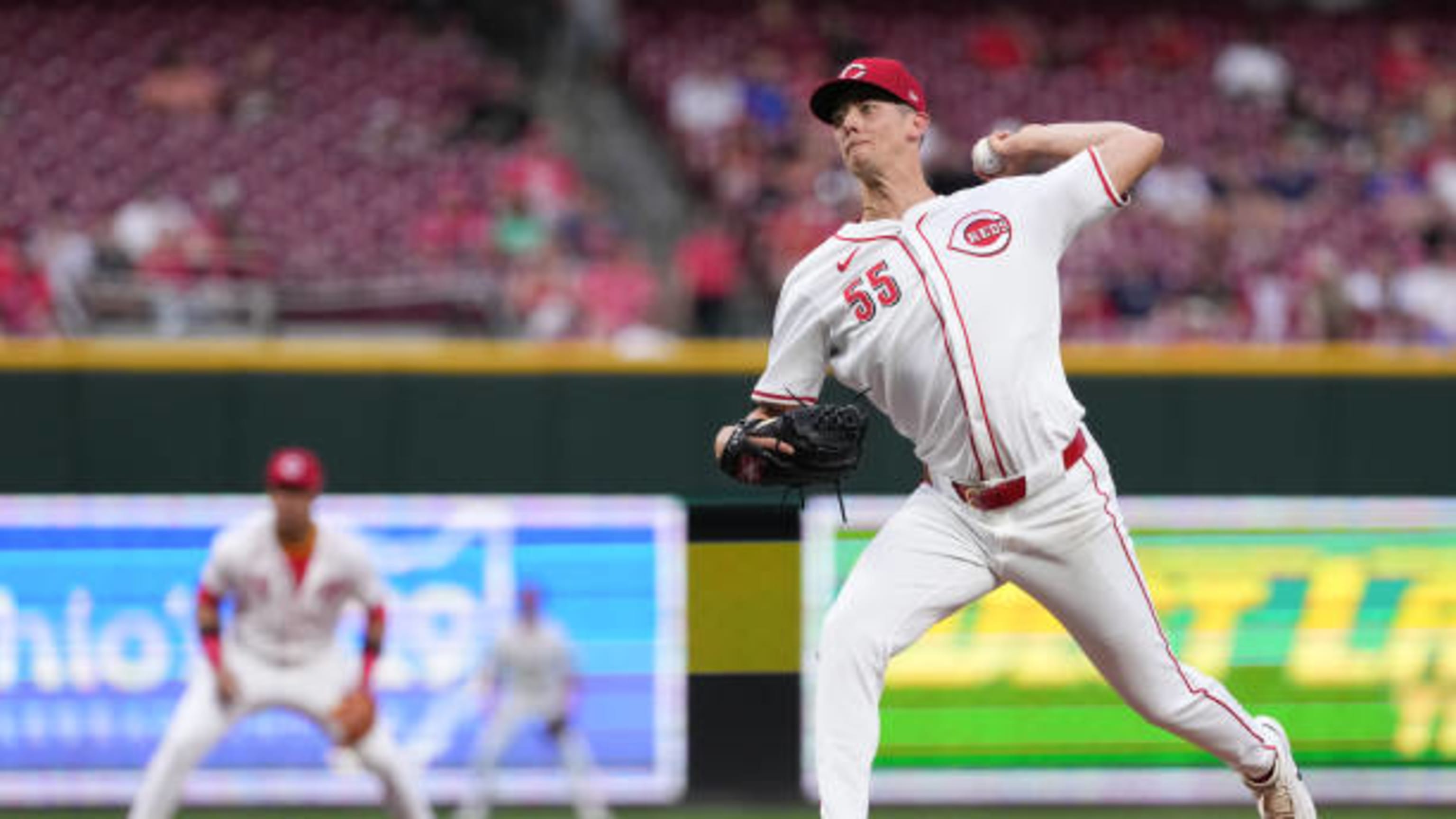 Brandon Williamson exits Reds' win with elbow injury