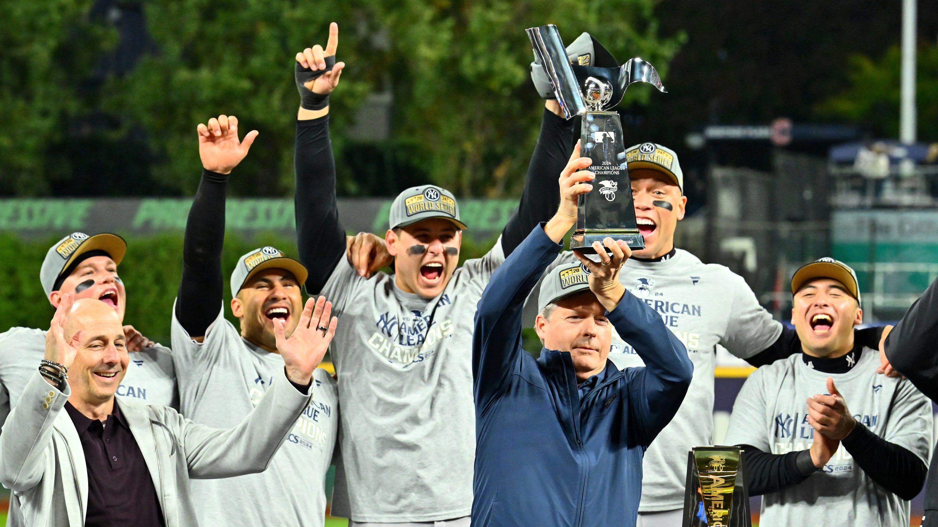 Yankees reciben trofeo de la SCLA