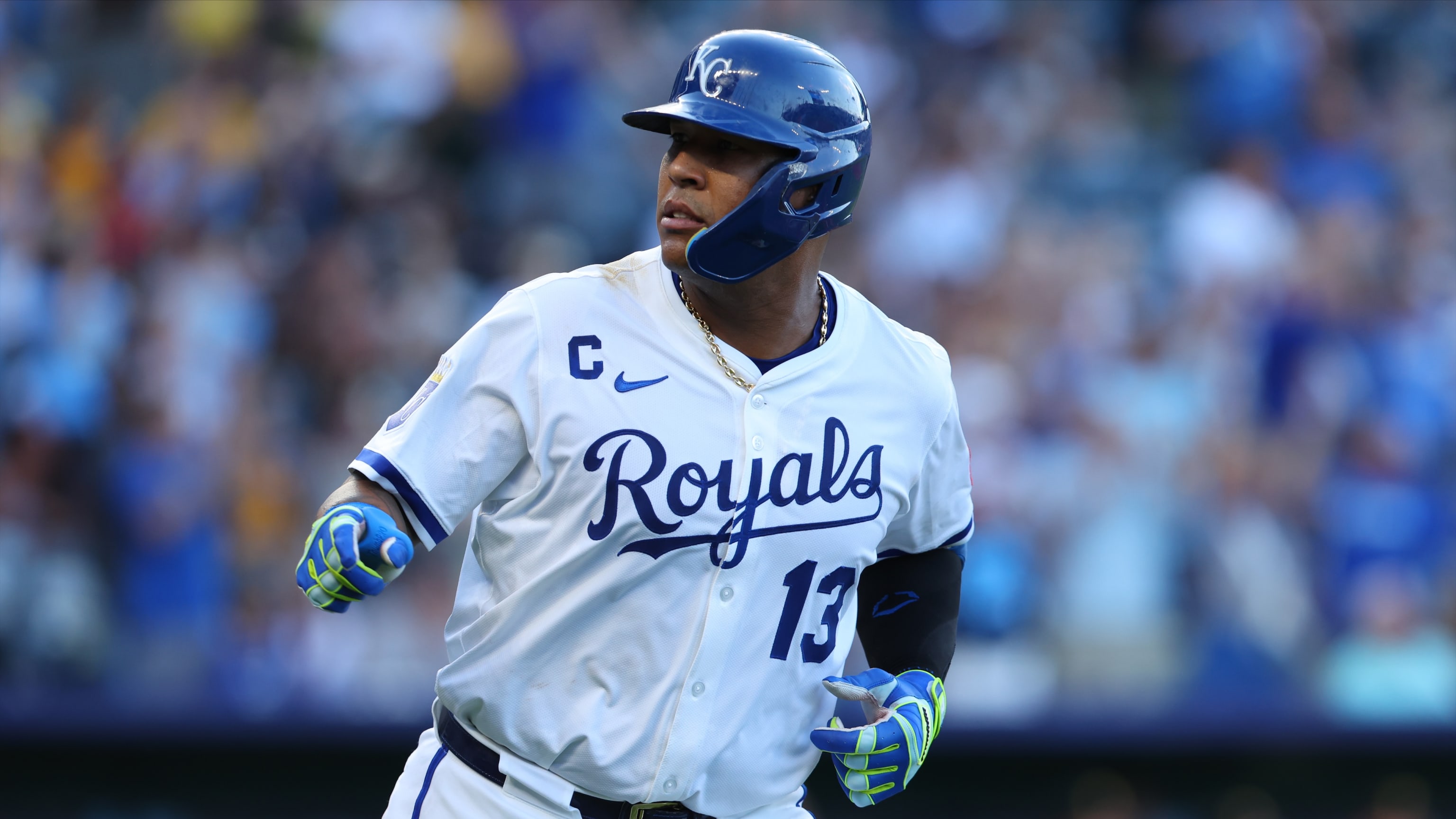 Salvador Perez homers twice in Royals' win