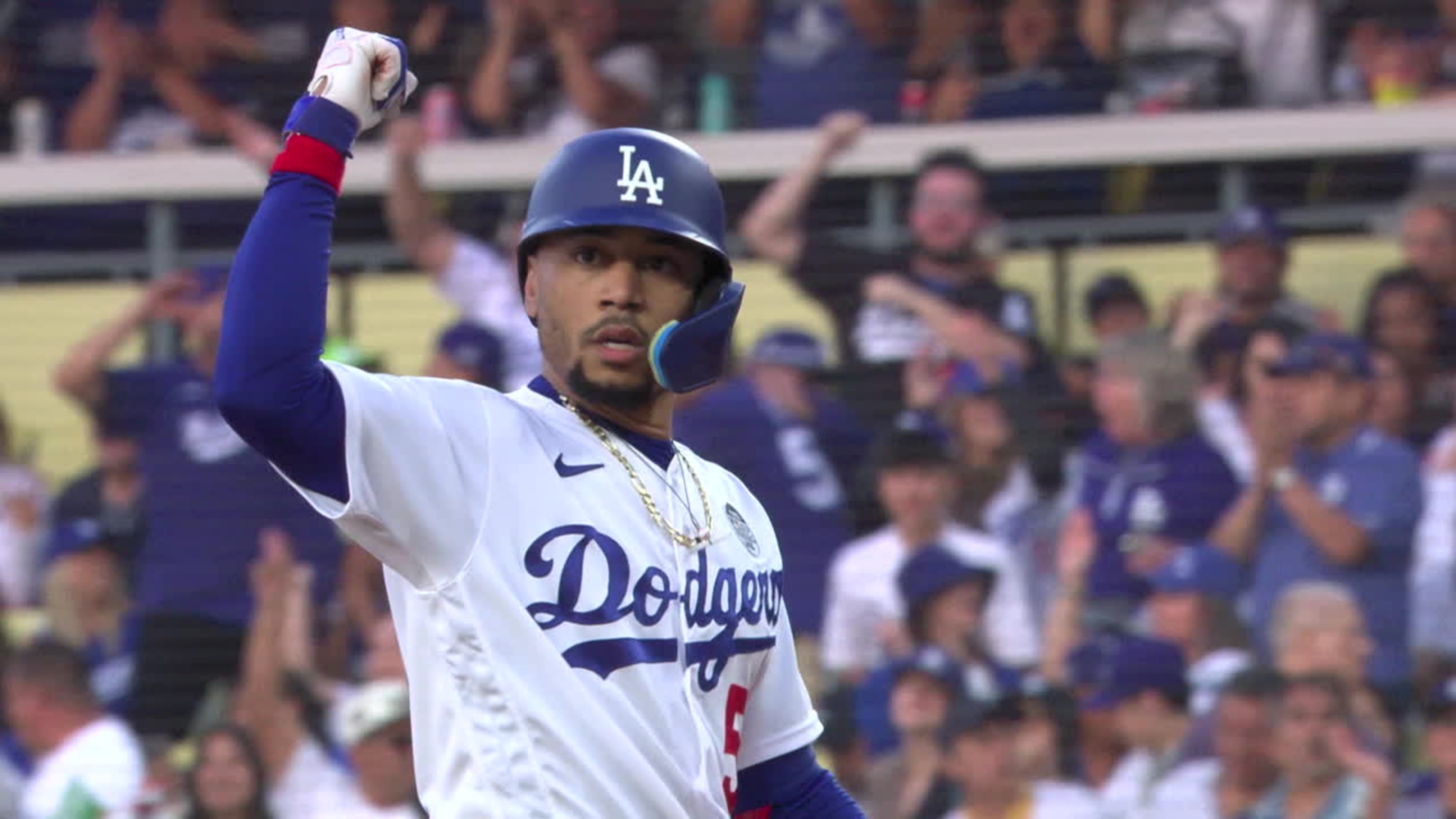 Betts hits 2 HRs, Kershaw beats Yankees for 1st time in Dodgers' 8-4 win