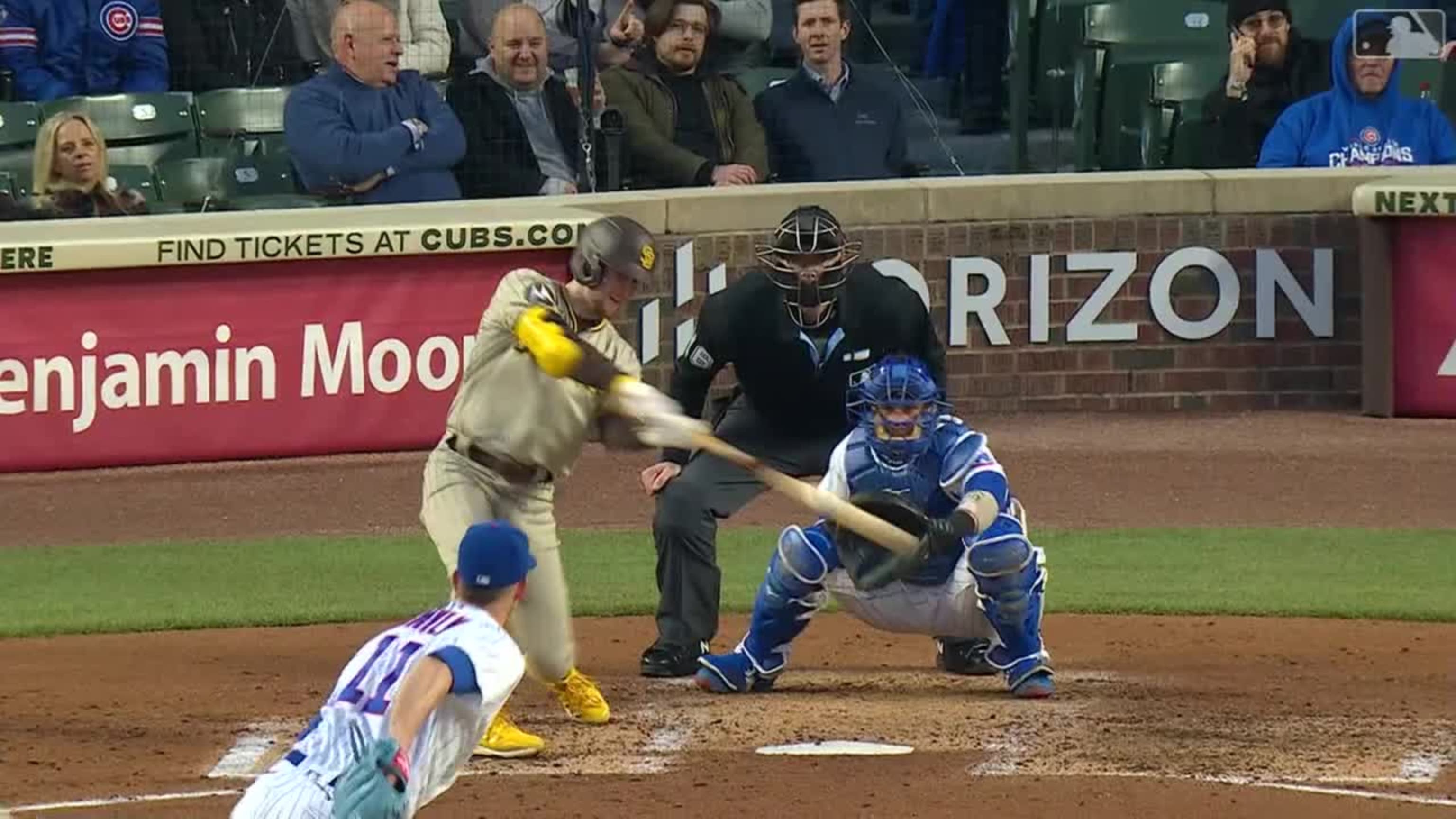 Cronenworth empuja 2 con triple