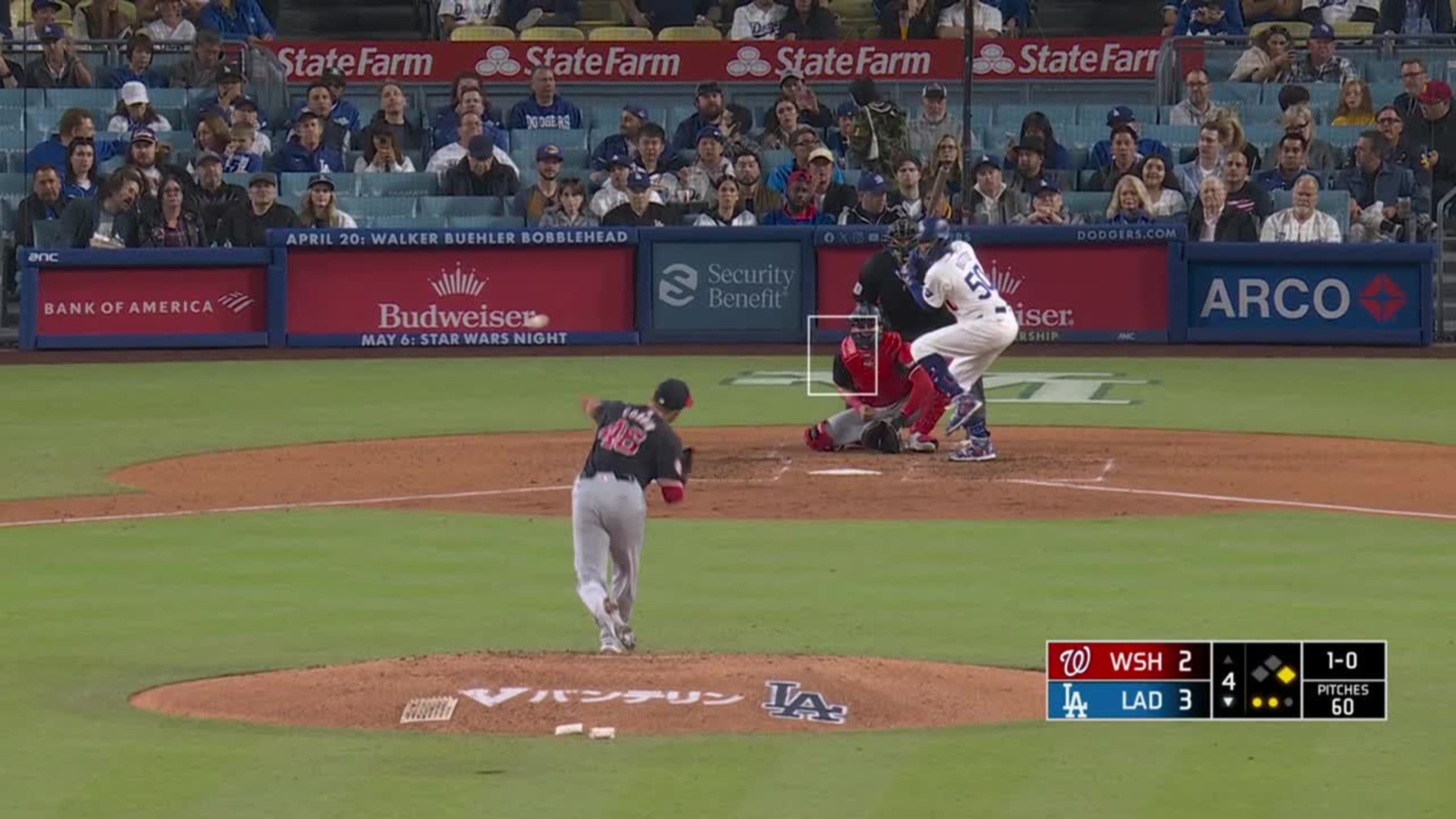 Mookie Betts dispara un sencillo