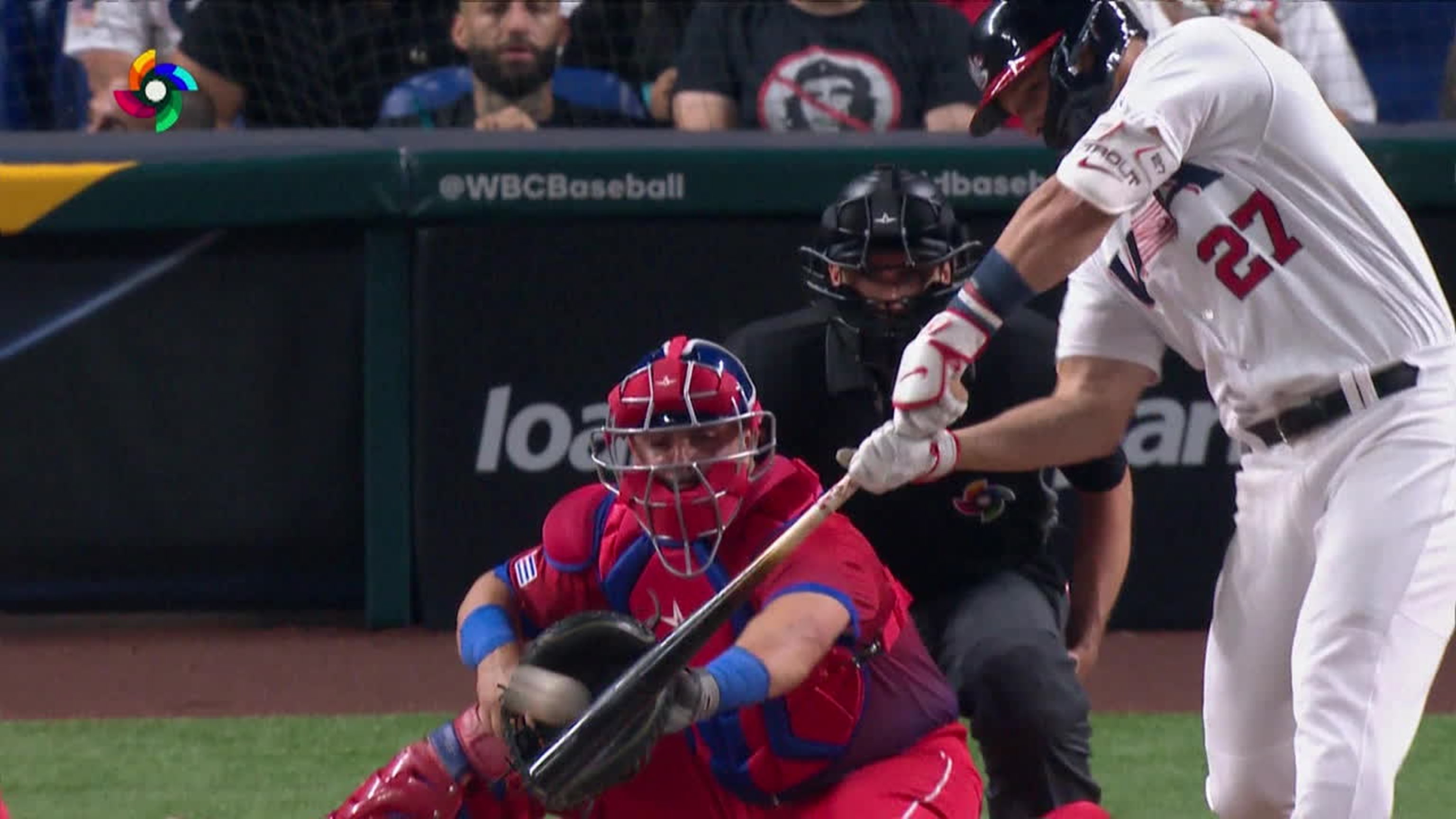 Trout empuja carrera con doble