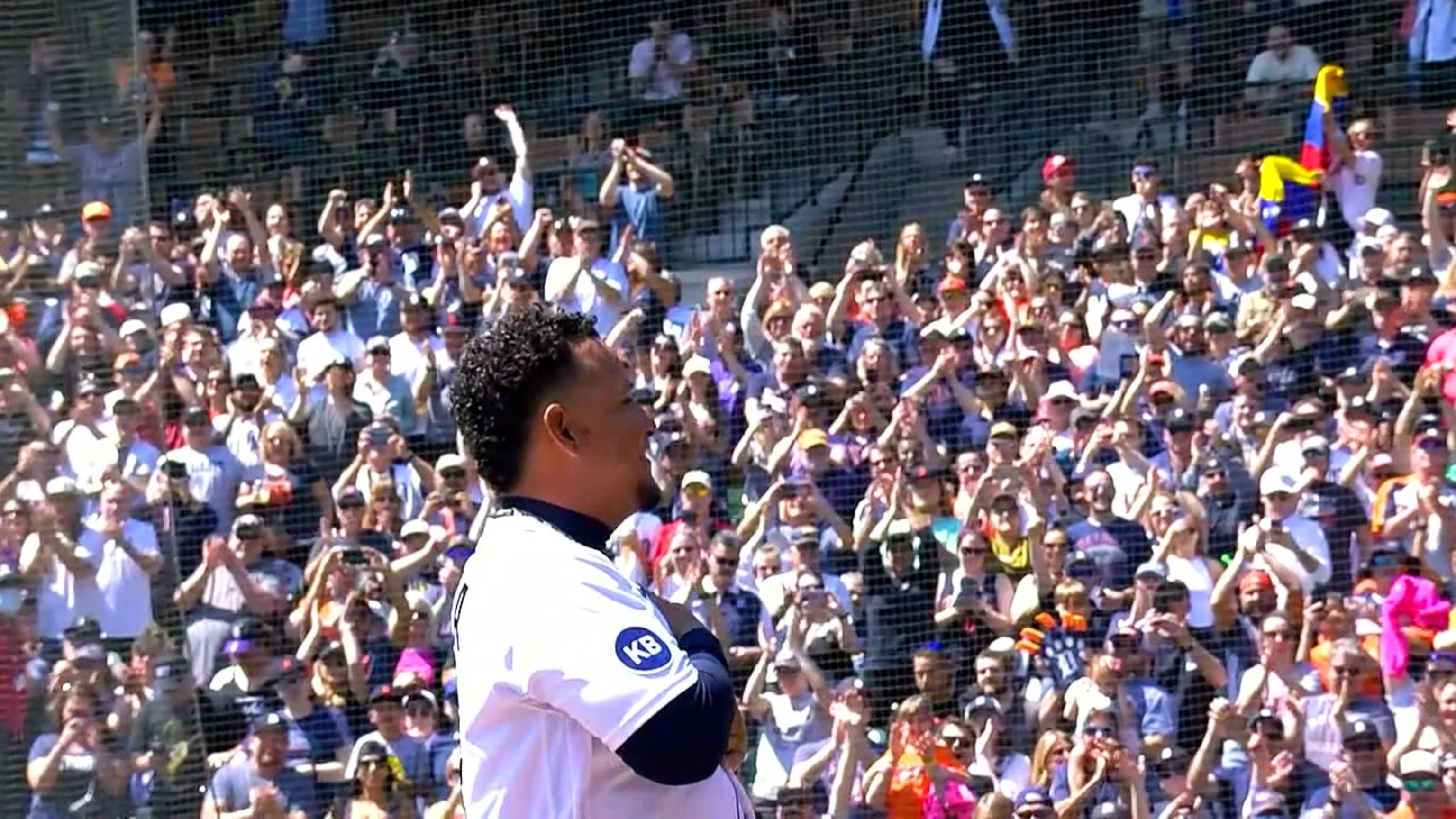 Miguel Cabrera's family flips milestone tracker to 500 as fans