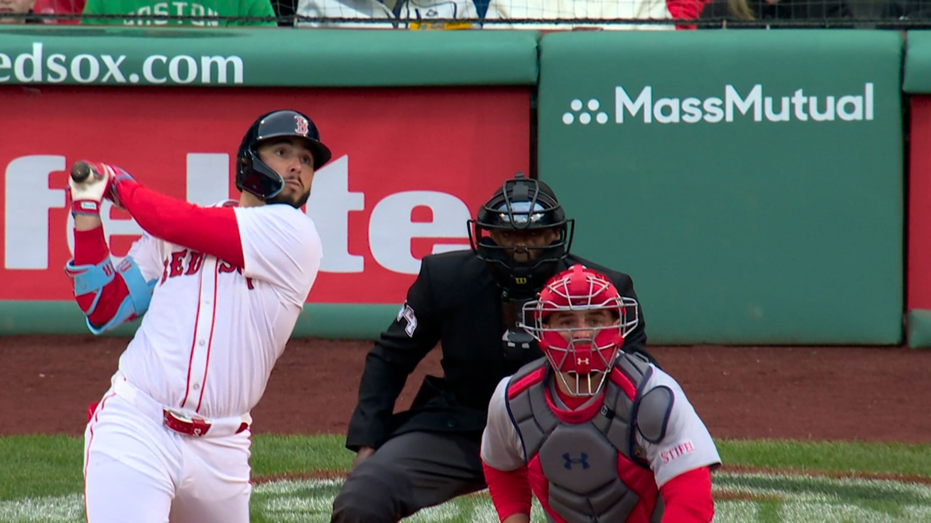 Wilyer Abreu define con hit de oro