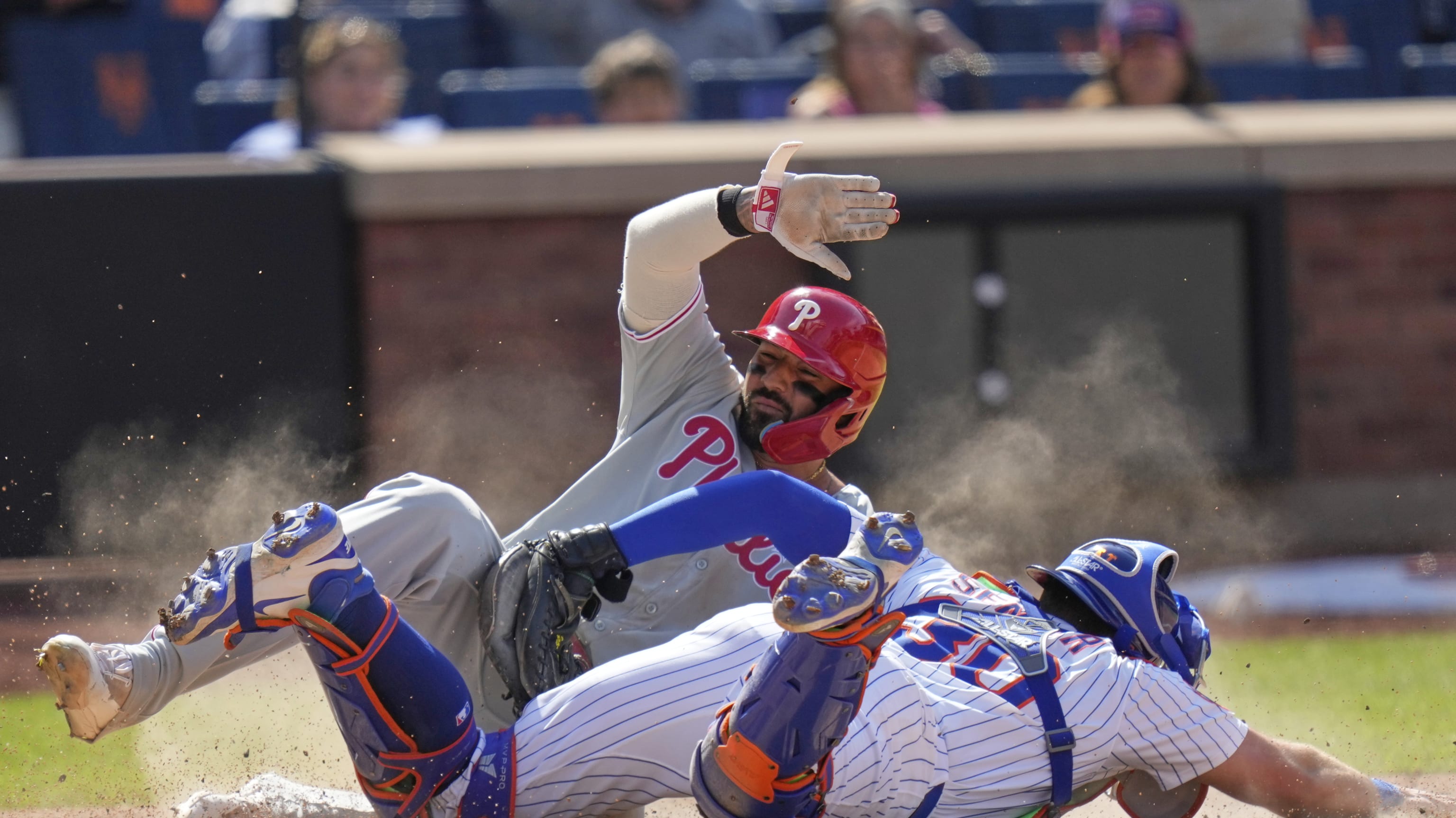 Soto hace out a Castellanos en la goma