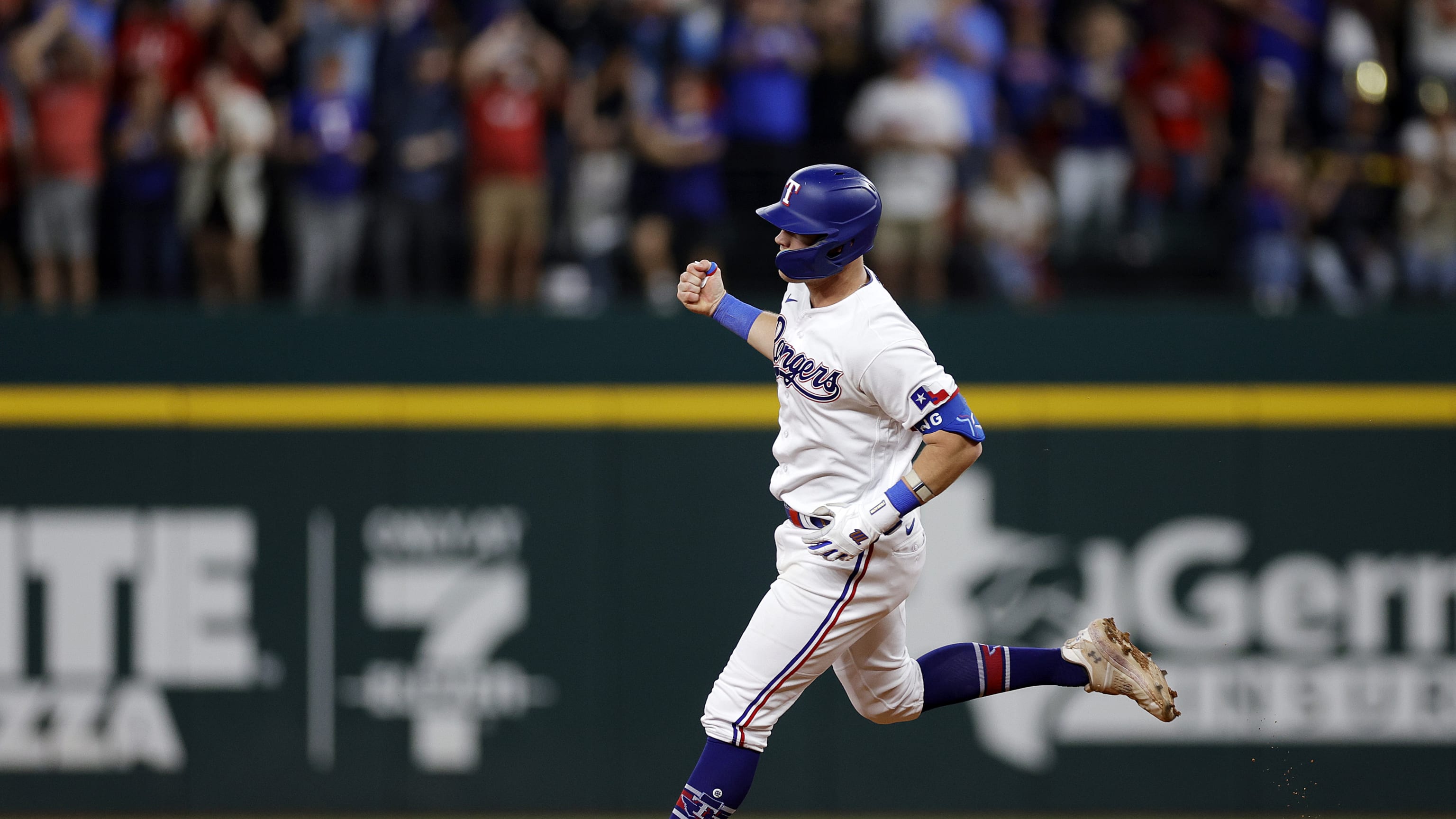 Texas Rangers switch Josh Jung, Nathaniel Lowe in lineup, plus MLB