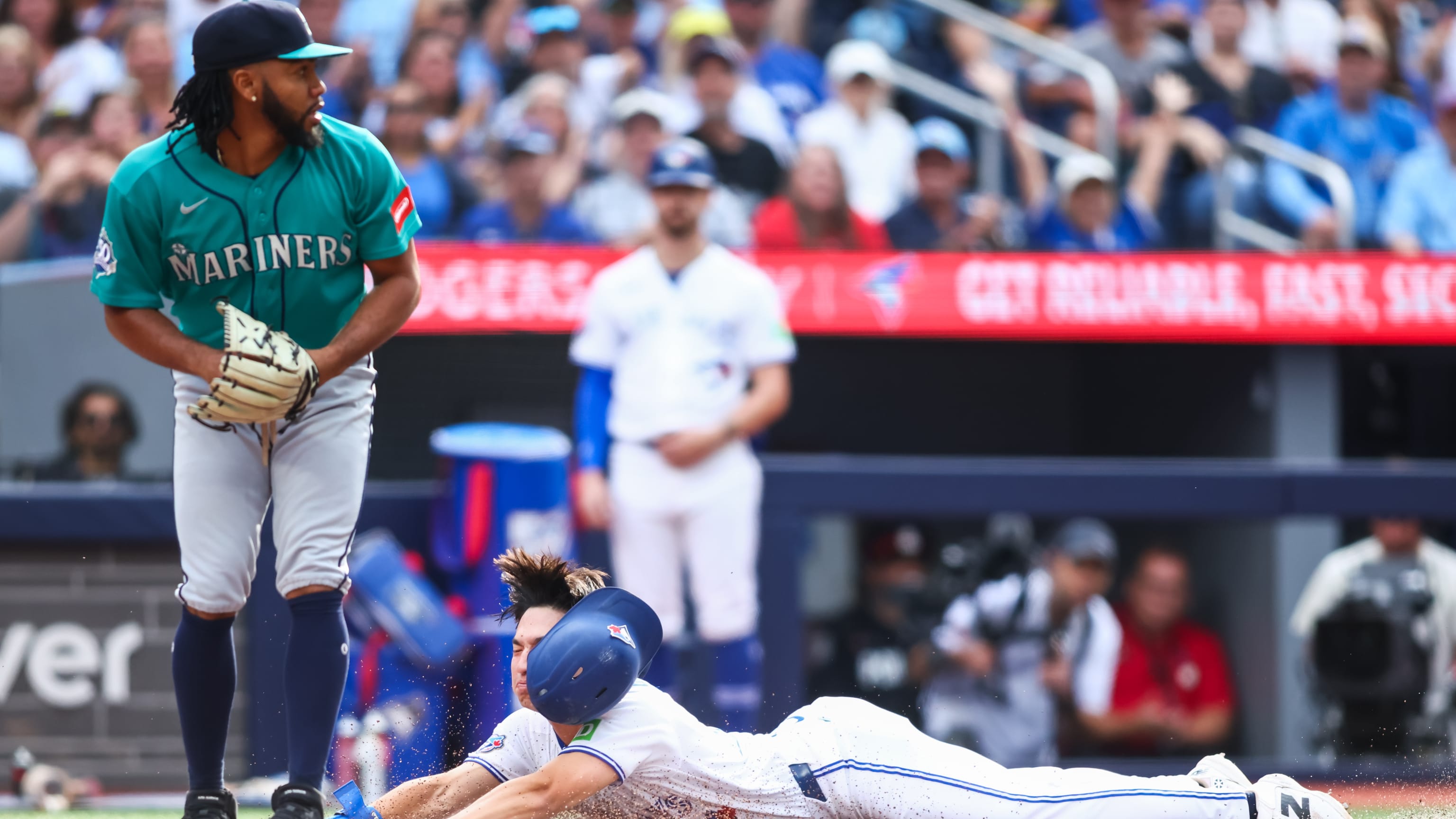 Blue Jays score two runs on walk, wild pitch (Photo: MLB.com)