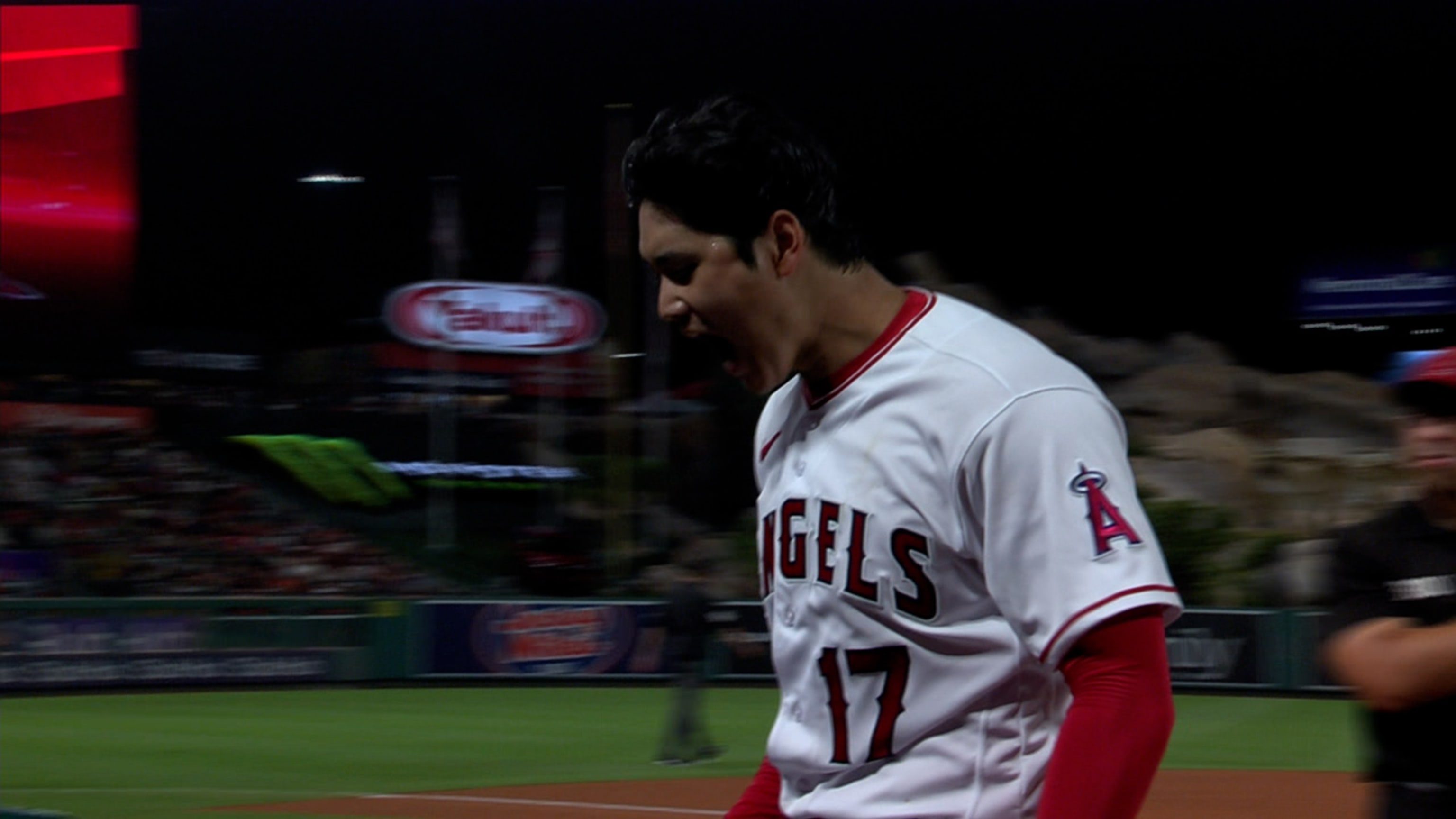 Shohei Ohtani gets his 10th mound victory of the season in the Angels' 4-1  win over the Giants