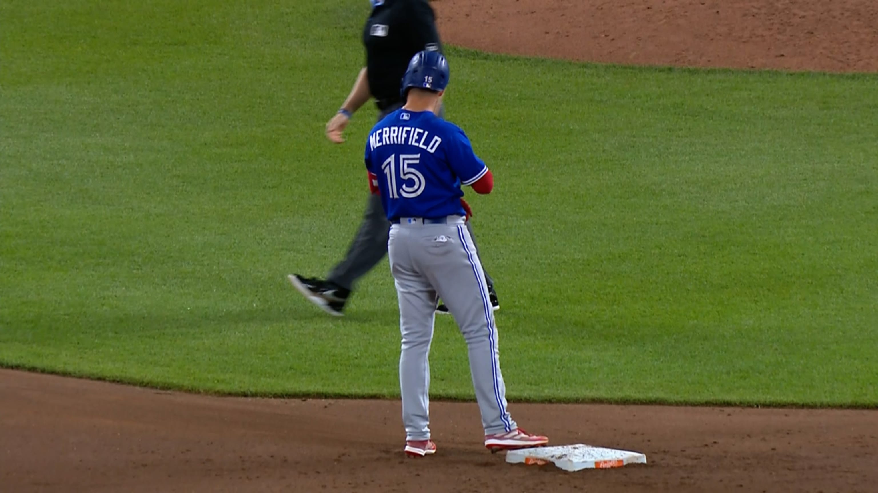 José Berríos takes no-hitter into 7th, Blue Jays beat Orioles 3-1