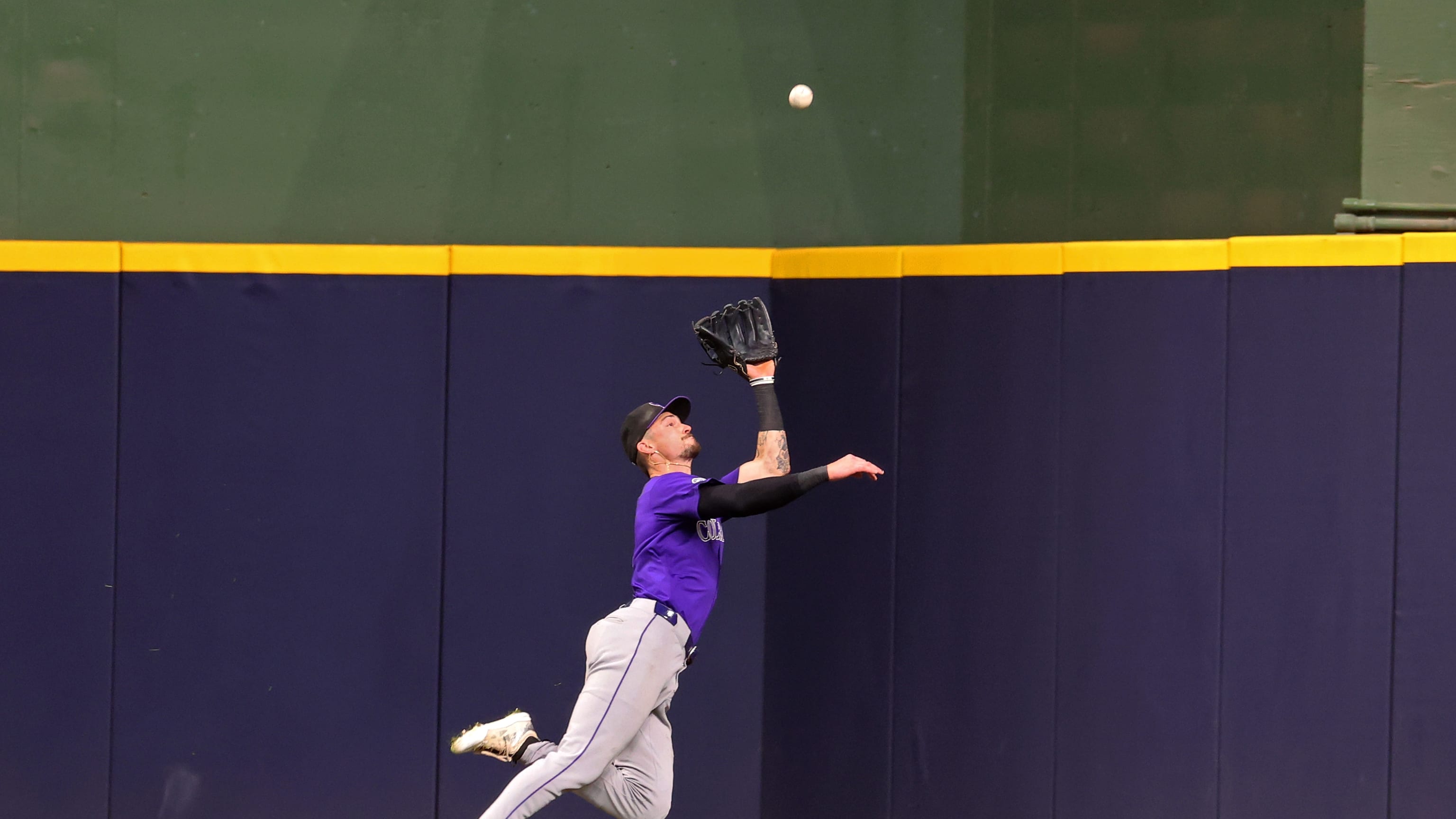 Brenton Doyle wins Gold Glove Award