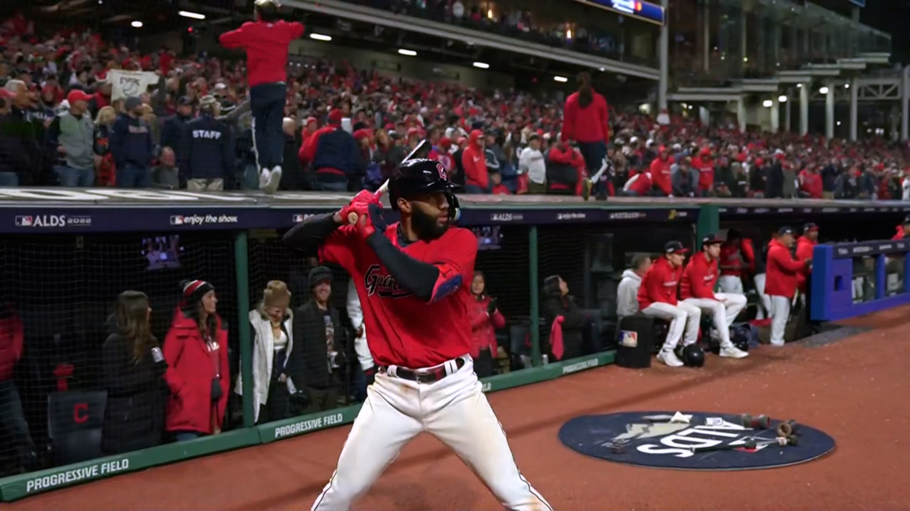 Rosario empuja con sencillo