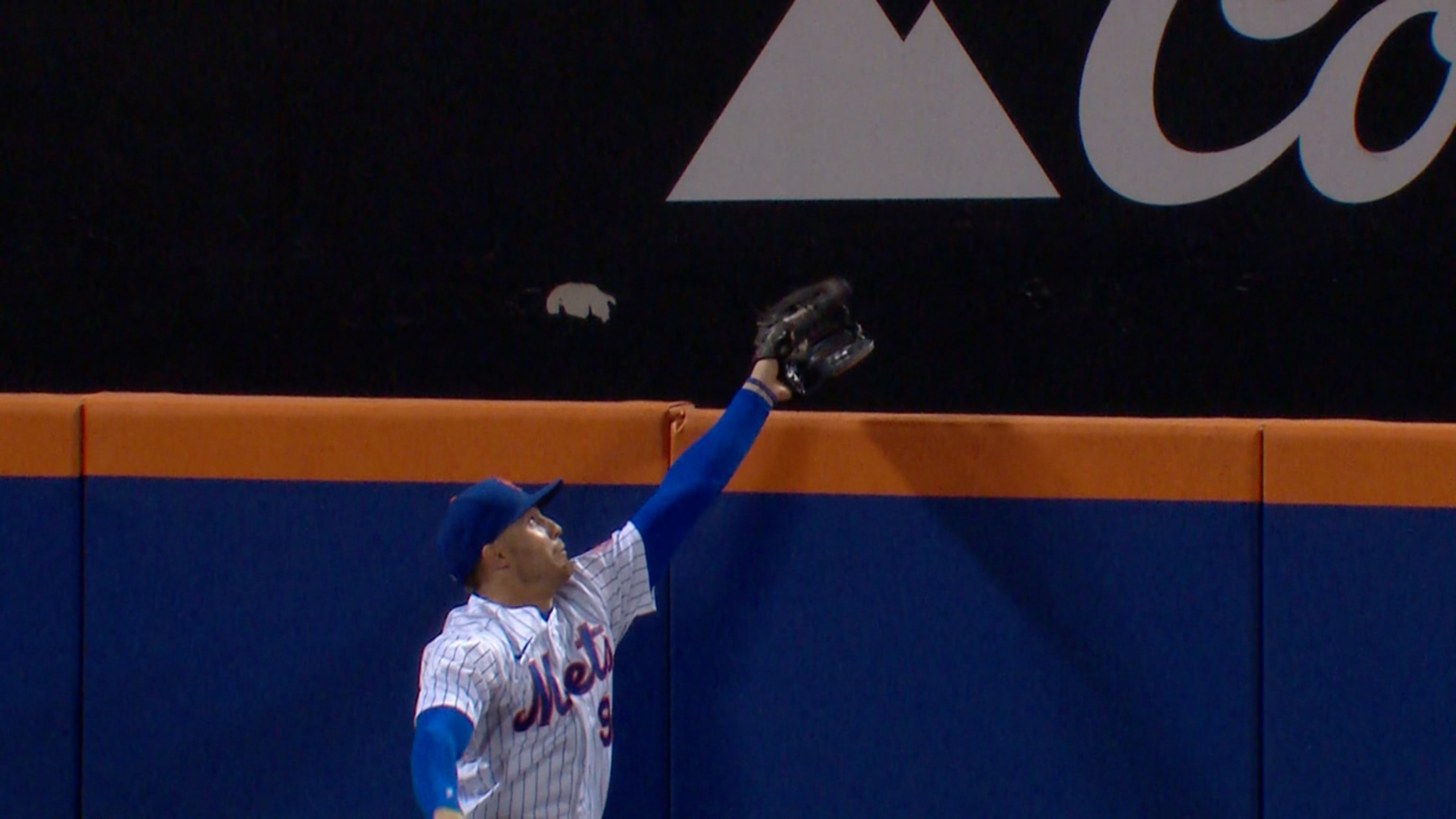 Nimmo le roba un HR a Turner