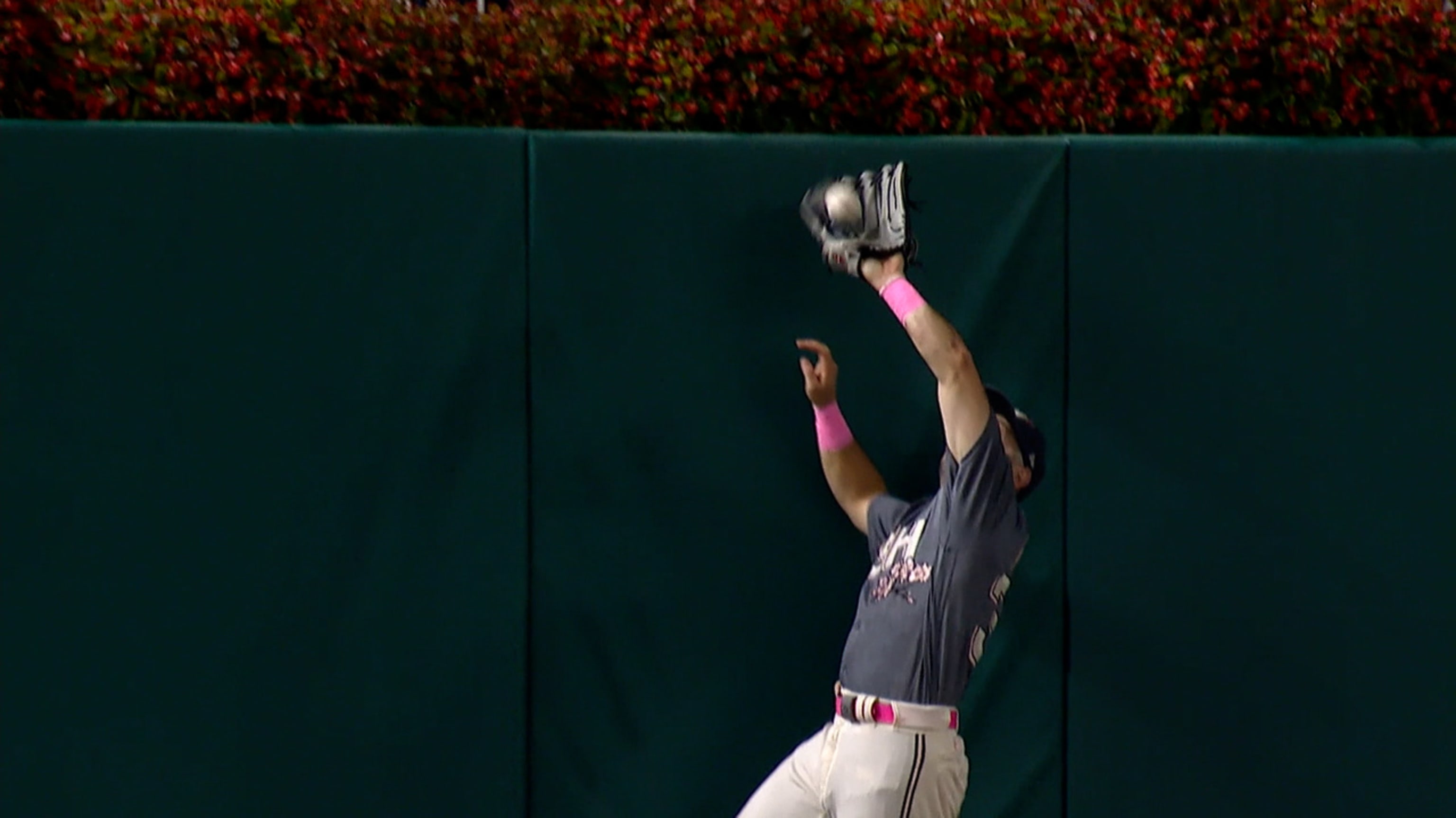 Michael Chavis scores winning run on 11th-inning wild pitch as