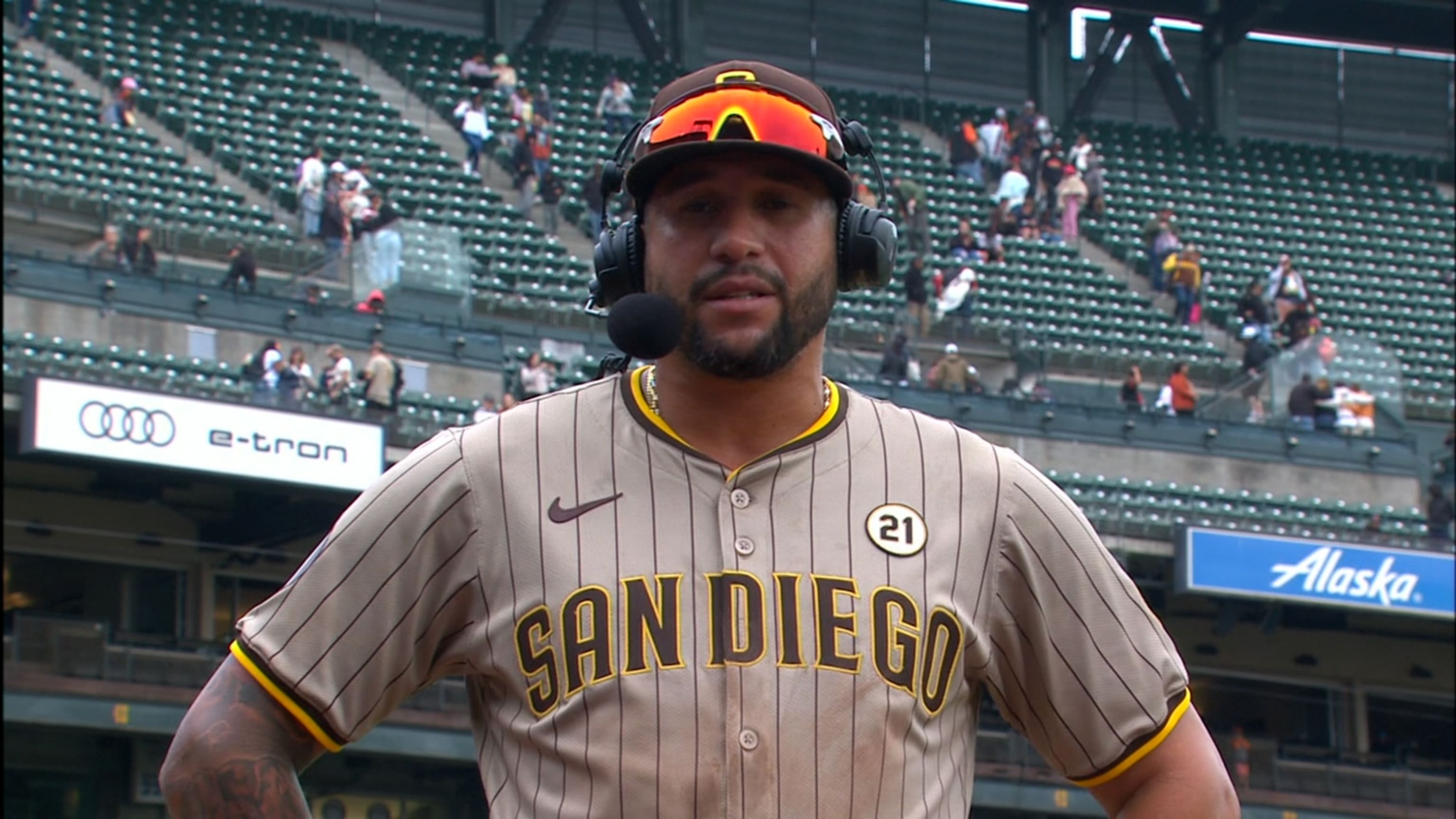 Fernando Tatis Jr. hits 1st career pinch-hit homer as Padres sweep
