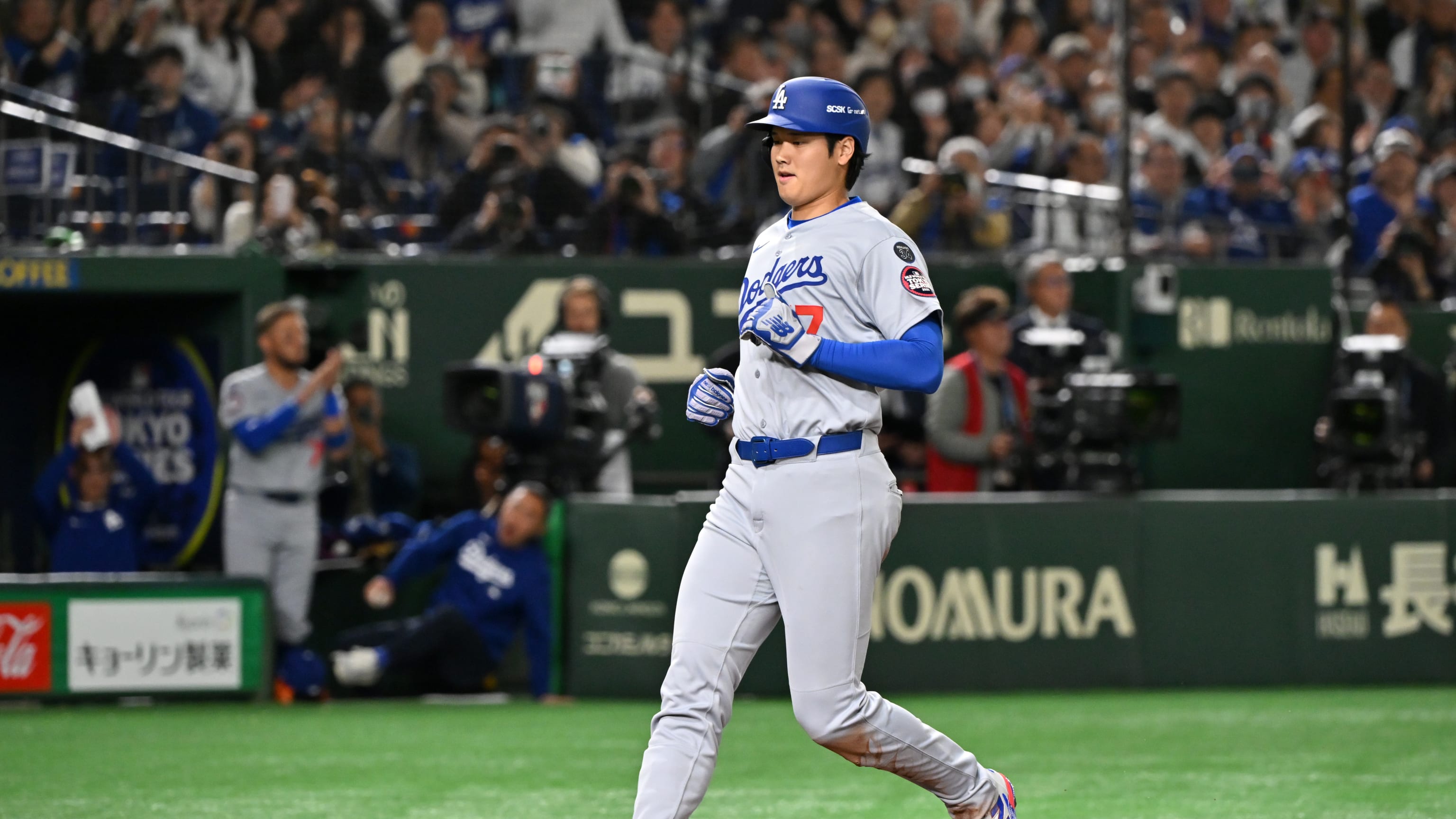 Ohtani anota después de mal tiro