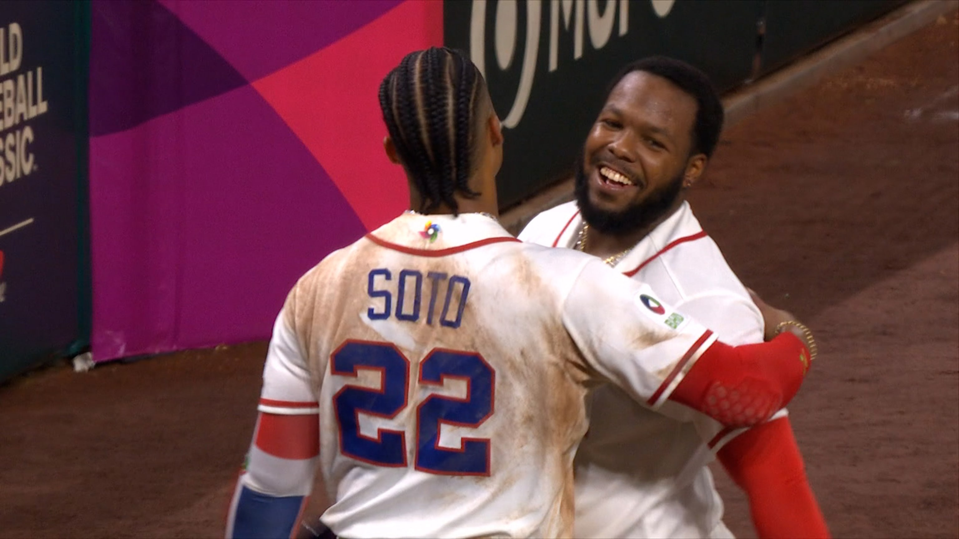 Vladimir Guerrero Jr. incredible slide in World Baseball Classic