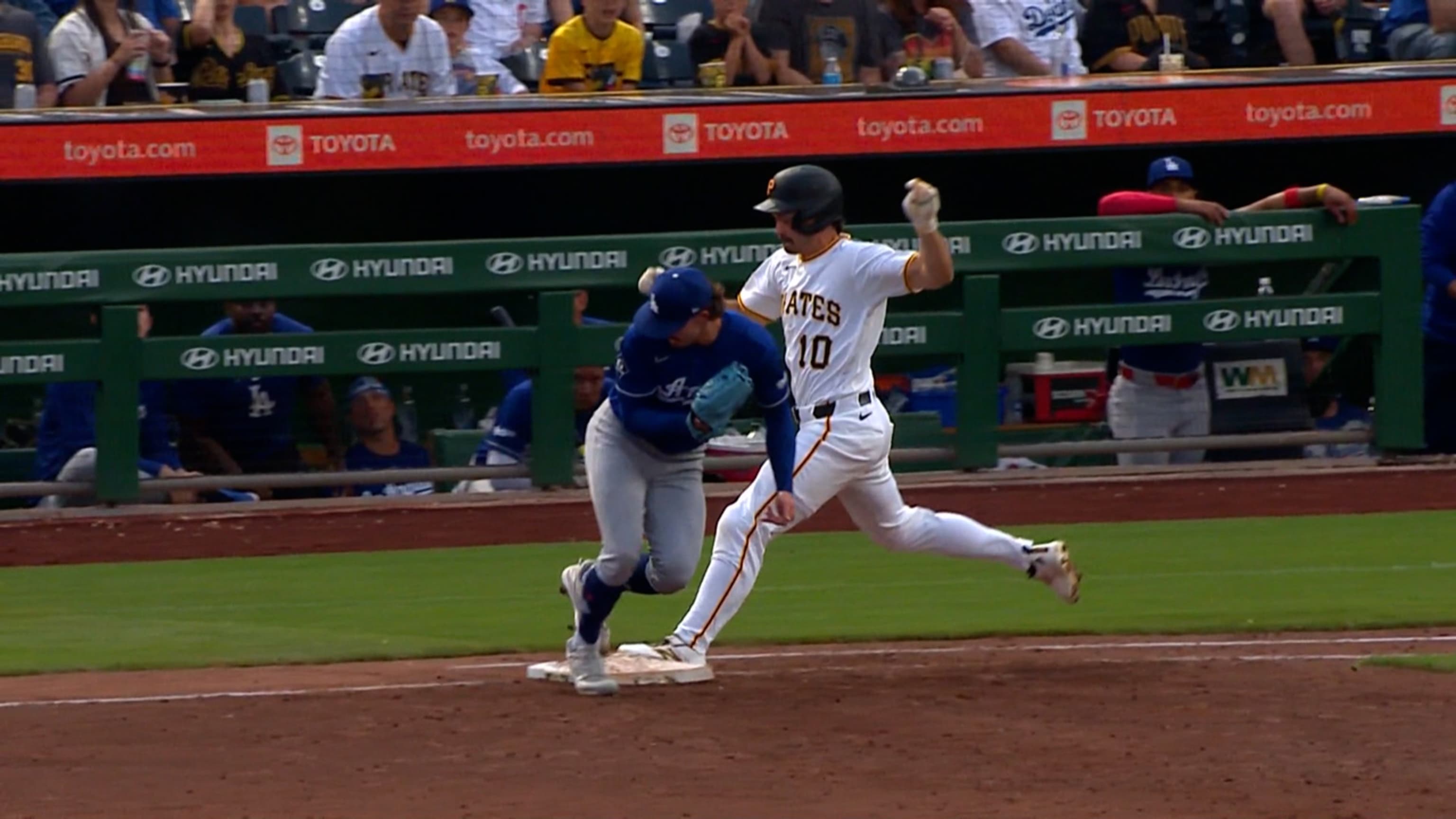 Justin Wrobleski sale del juego con aparente lesión