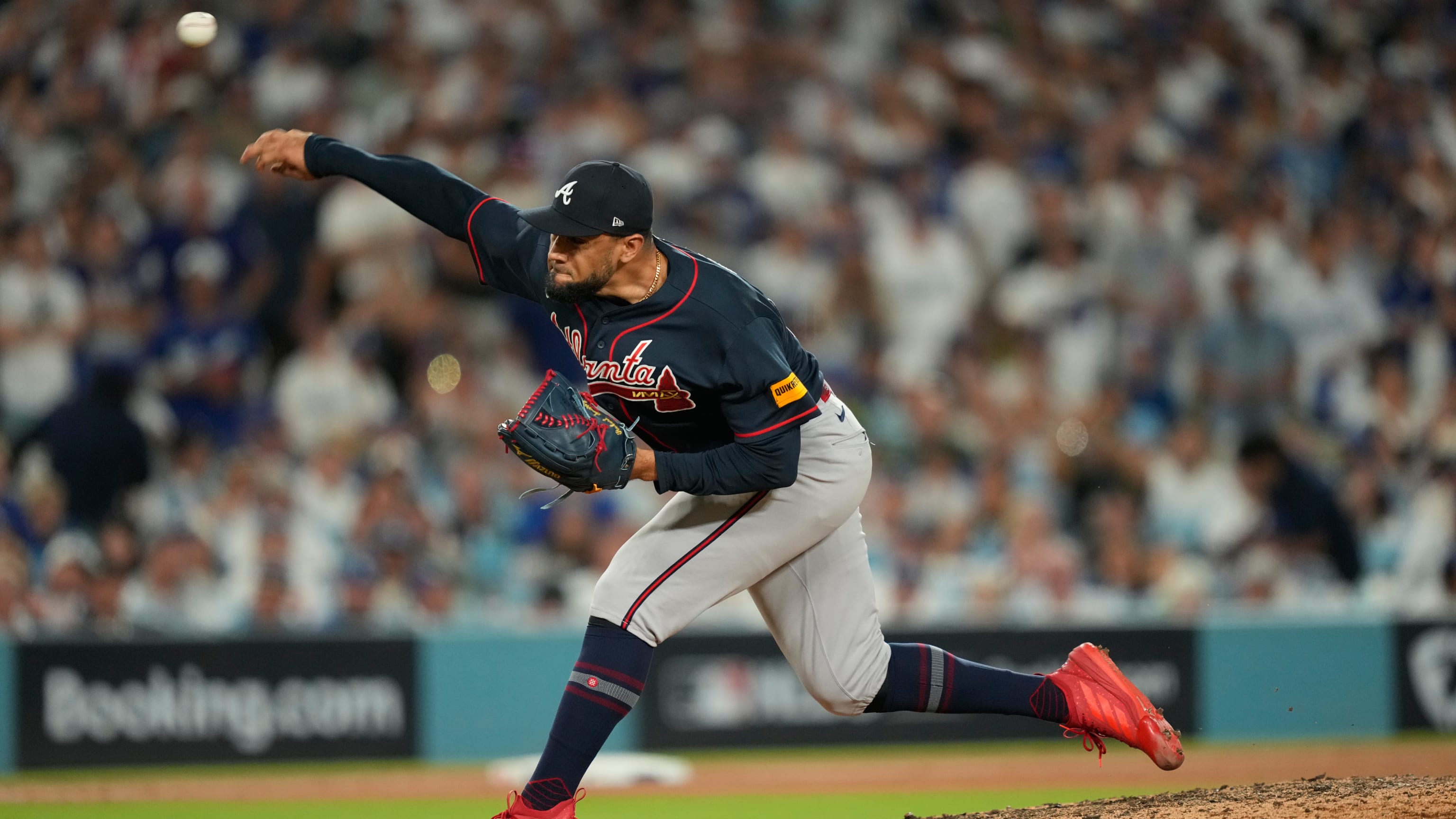 Robert Suárez sale de apuros con ponche