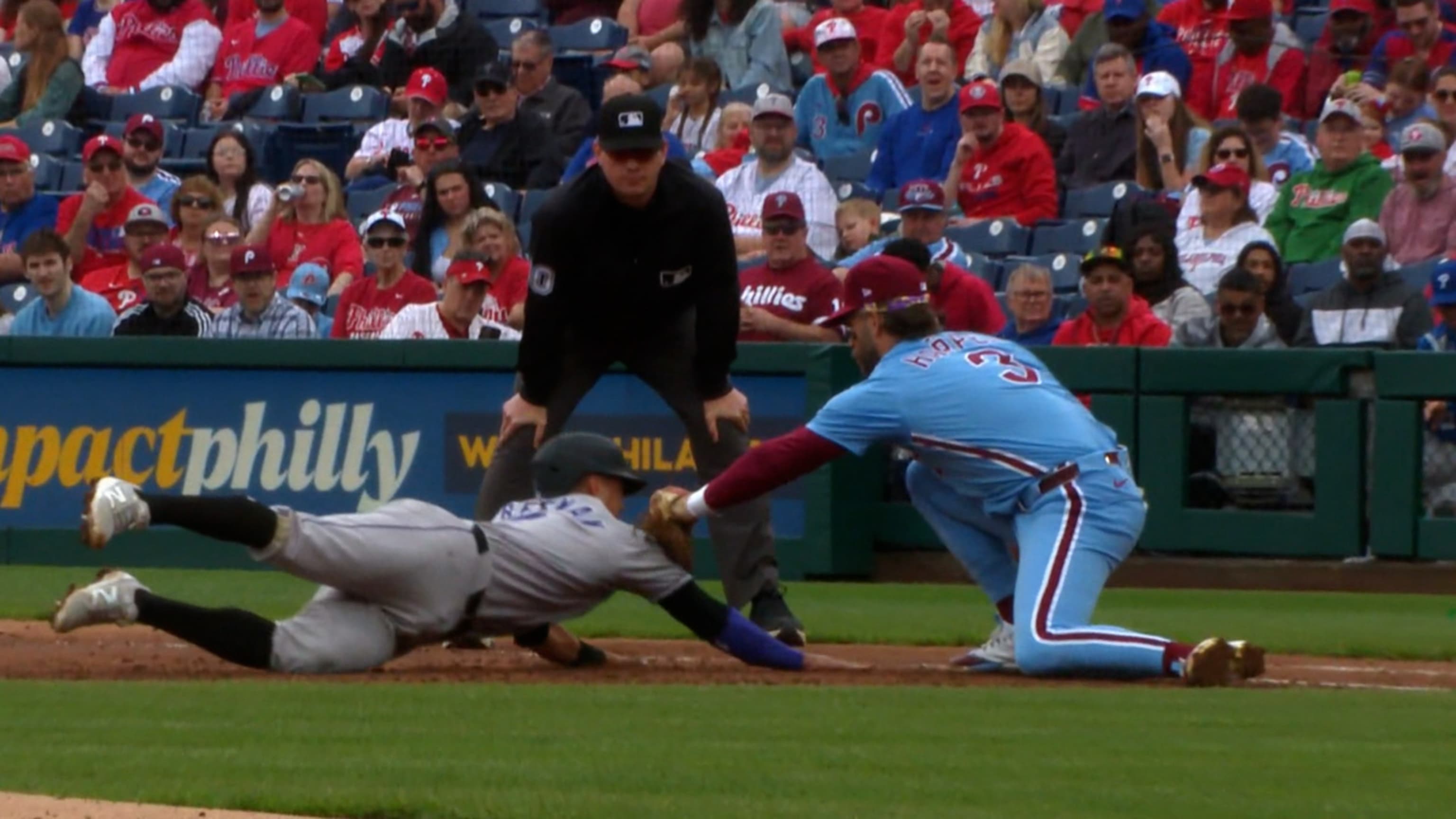 Taijuan Walker picks off Tyler Freeman