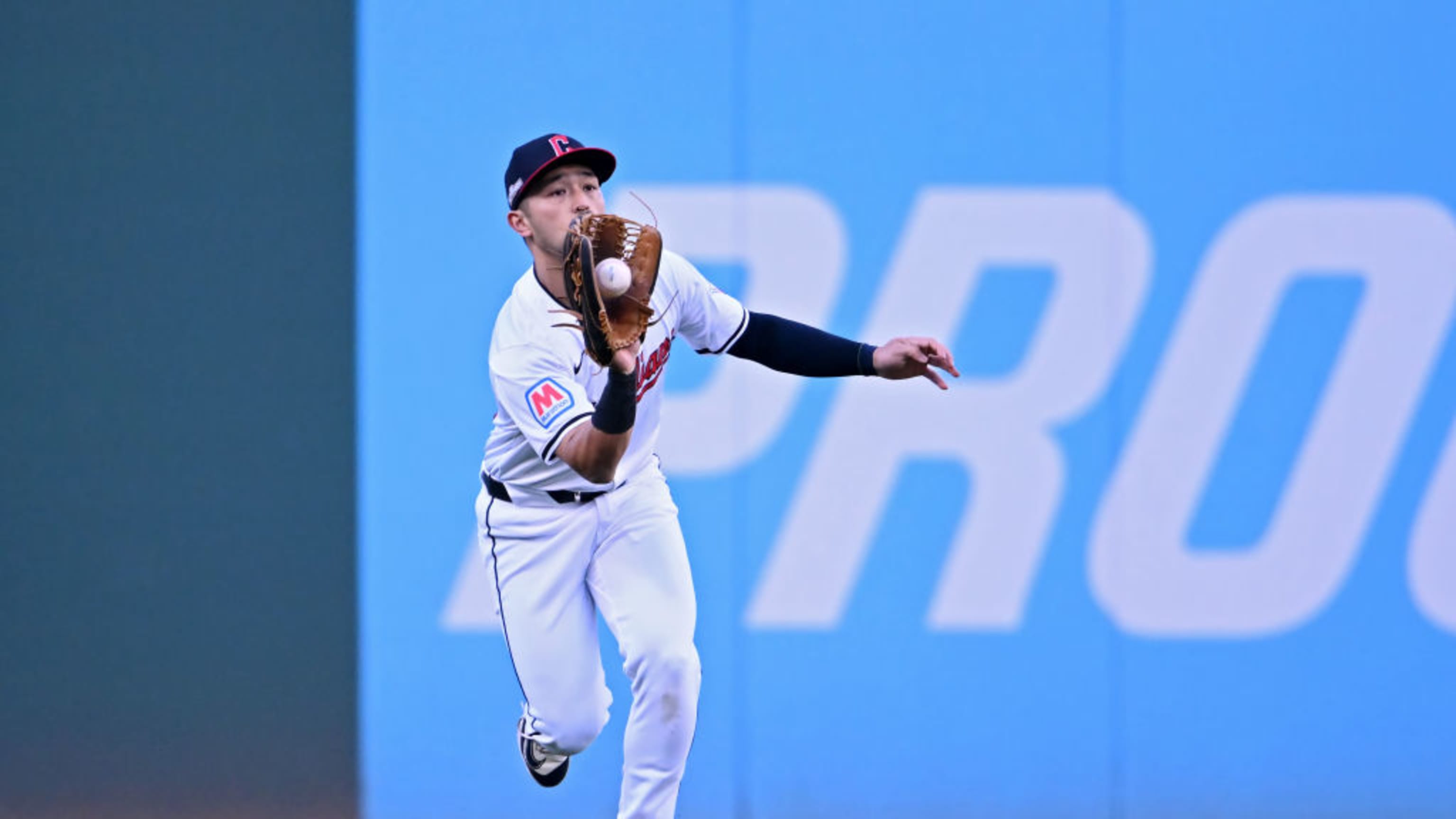 Steven Kwan wins Gold Glove Award