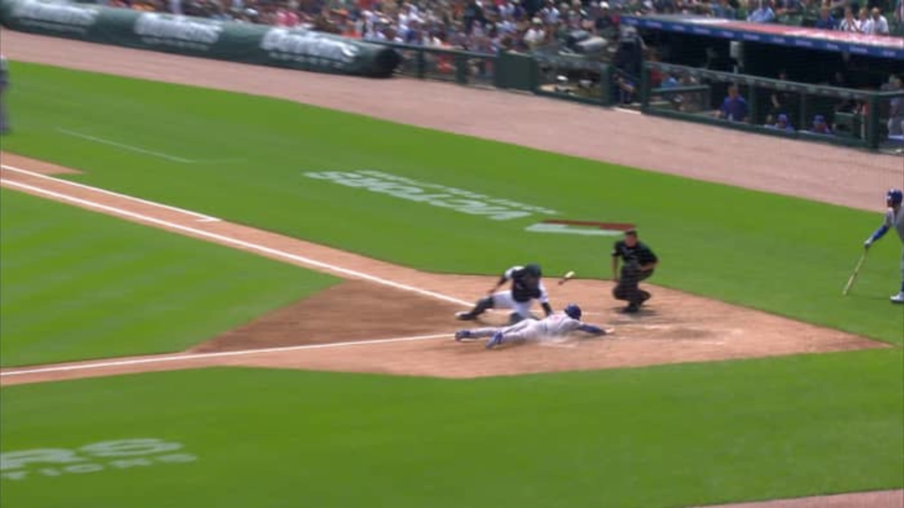 Kerry Carpenter's great throw nabs Ian Happ at home