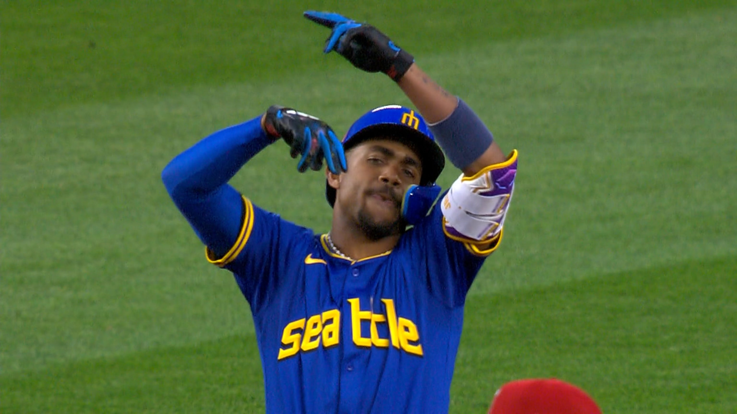 マリナーズが延長12回の熱戦を制し、同率首位に浮上