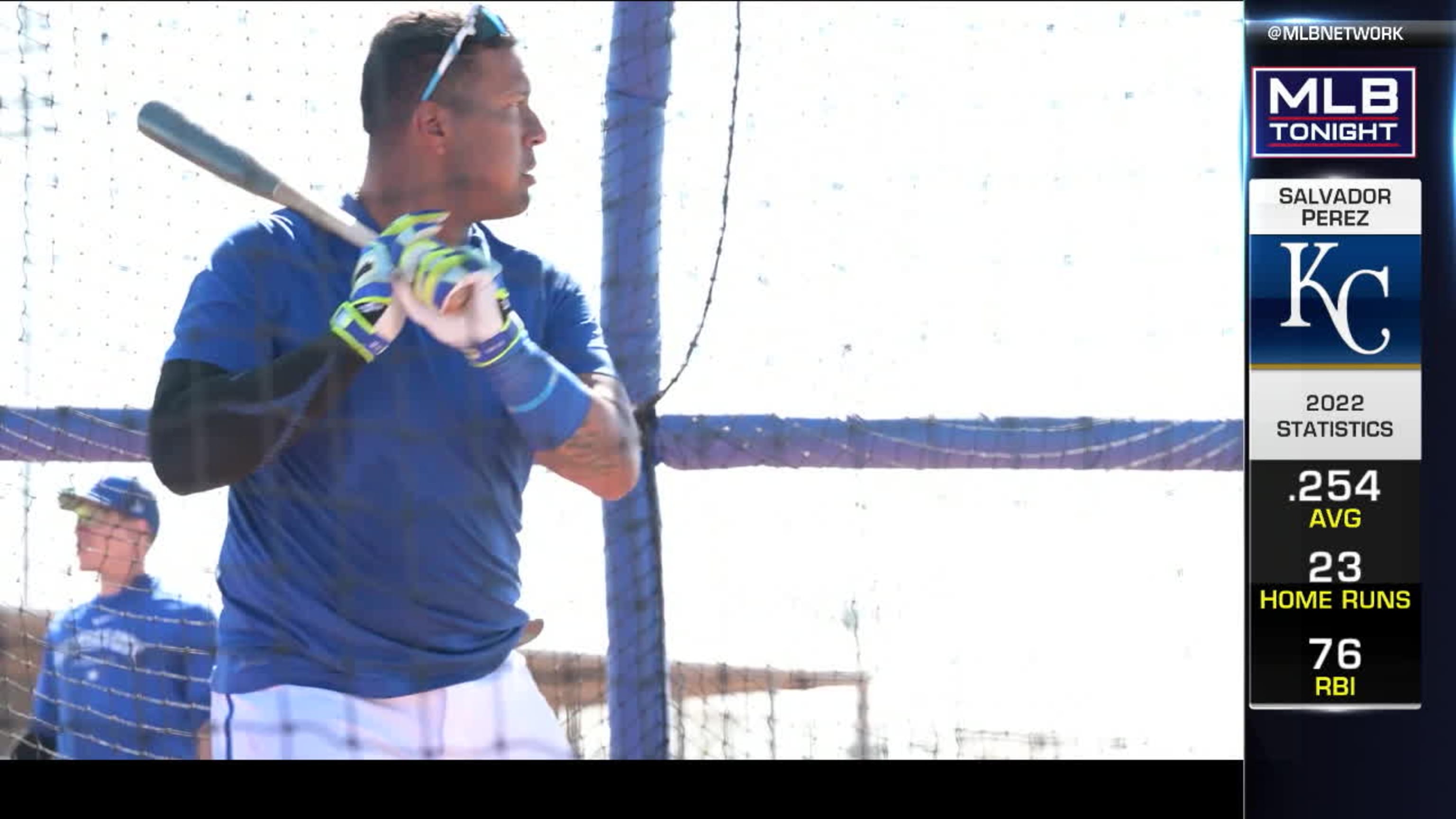 Salvador Perez gets emotional about new deal 