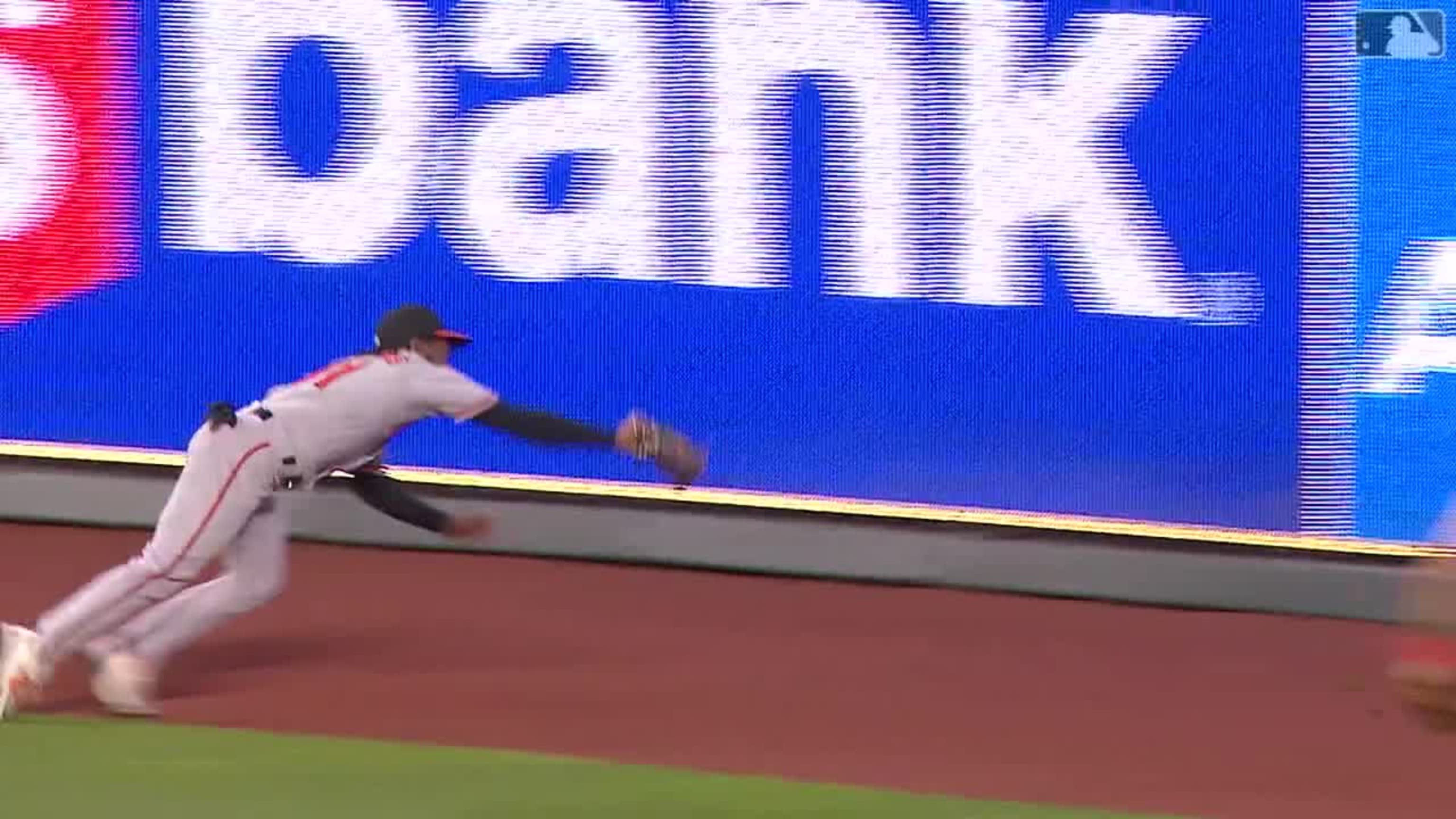 Orioles' Mullins runs perfect route to make insane diving catch vs. Royals