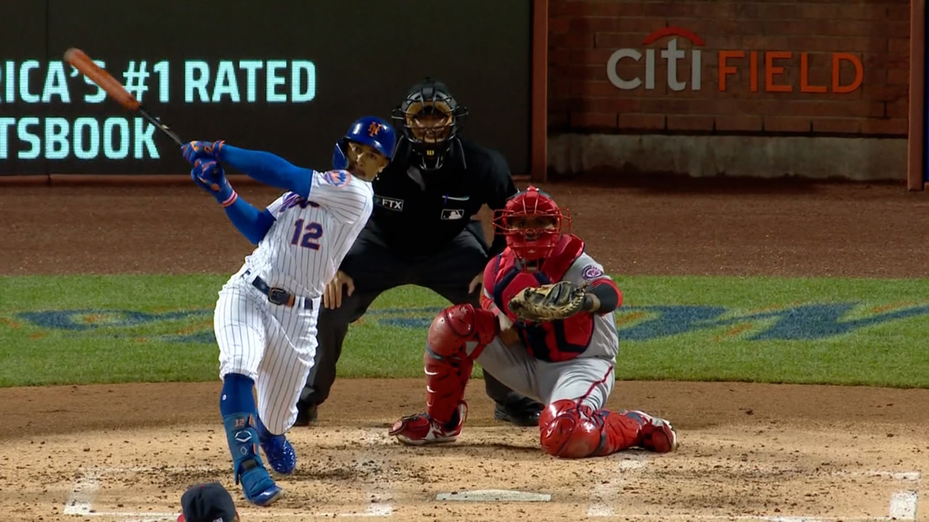 Lindor limpia las bases con doble