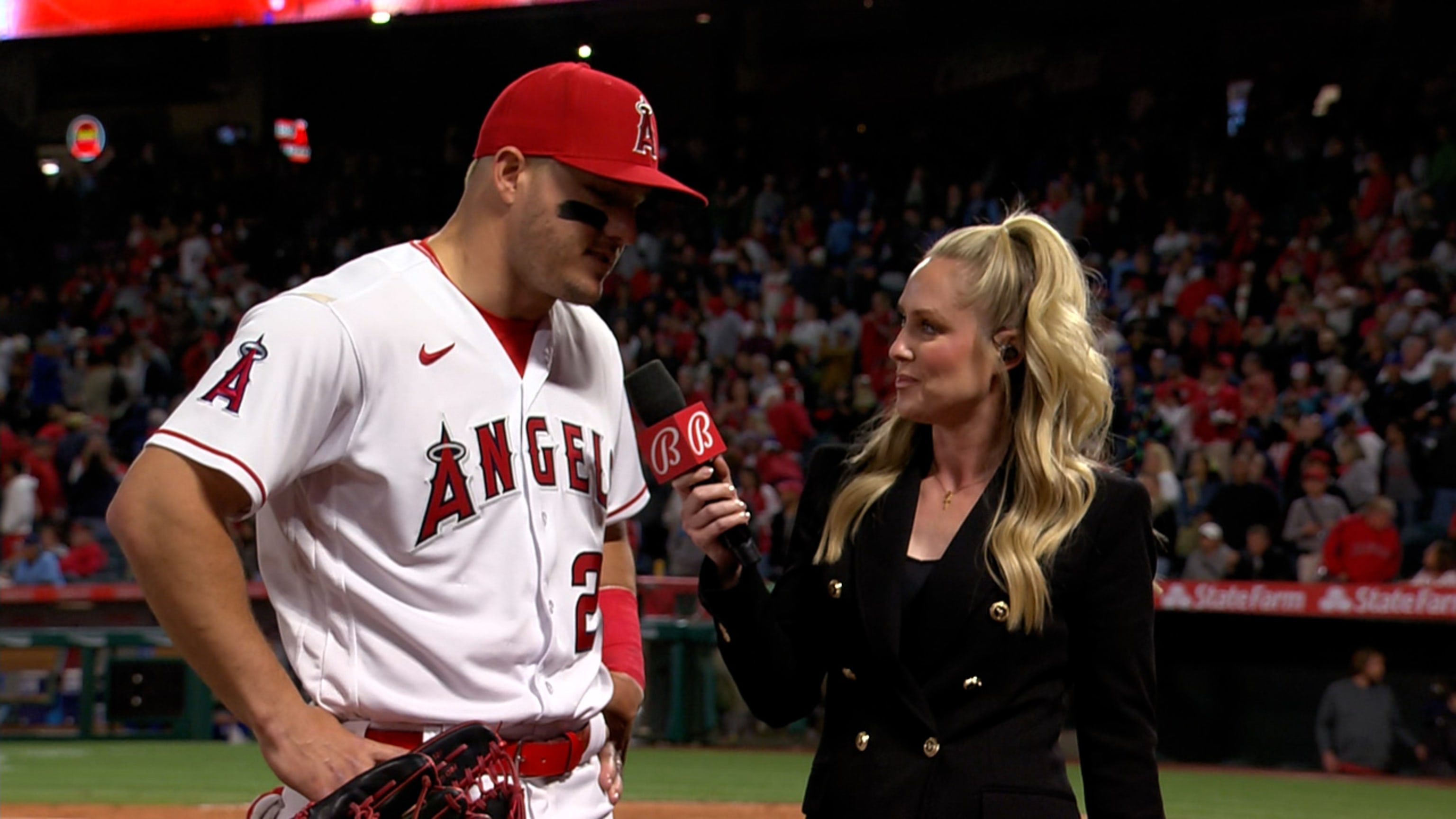 Mike Trout hits 3-run home run in win over Blue Jays