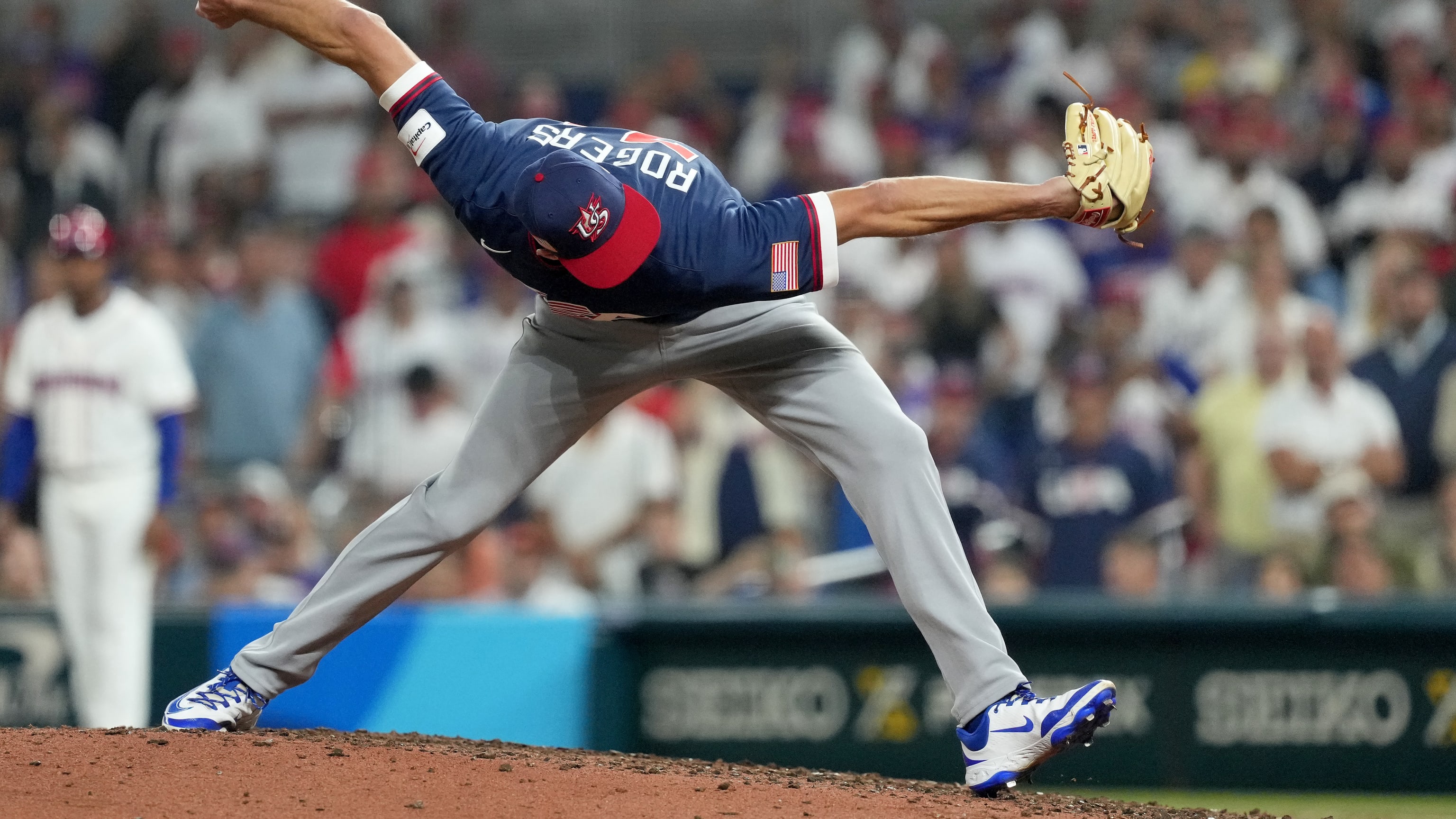 Tyler Rogers induces a clutch double play