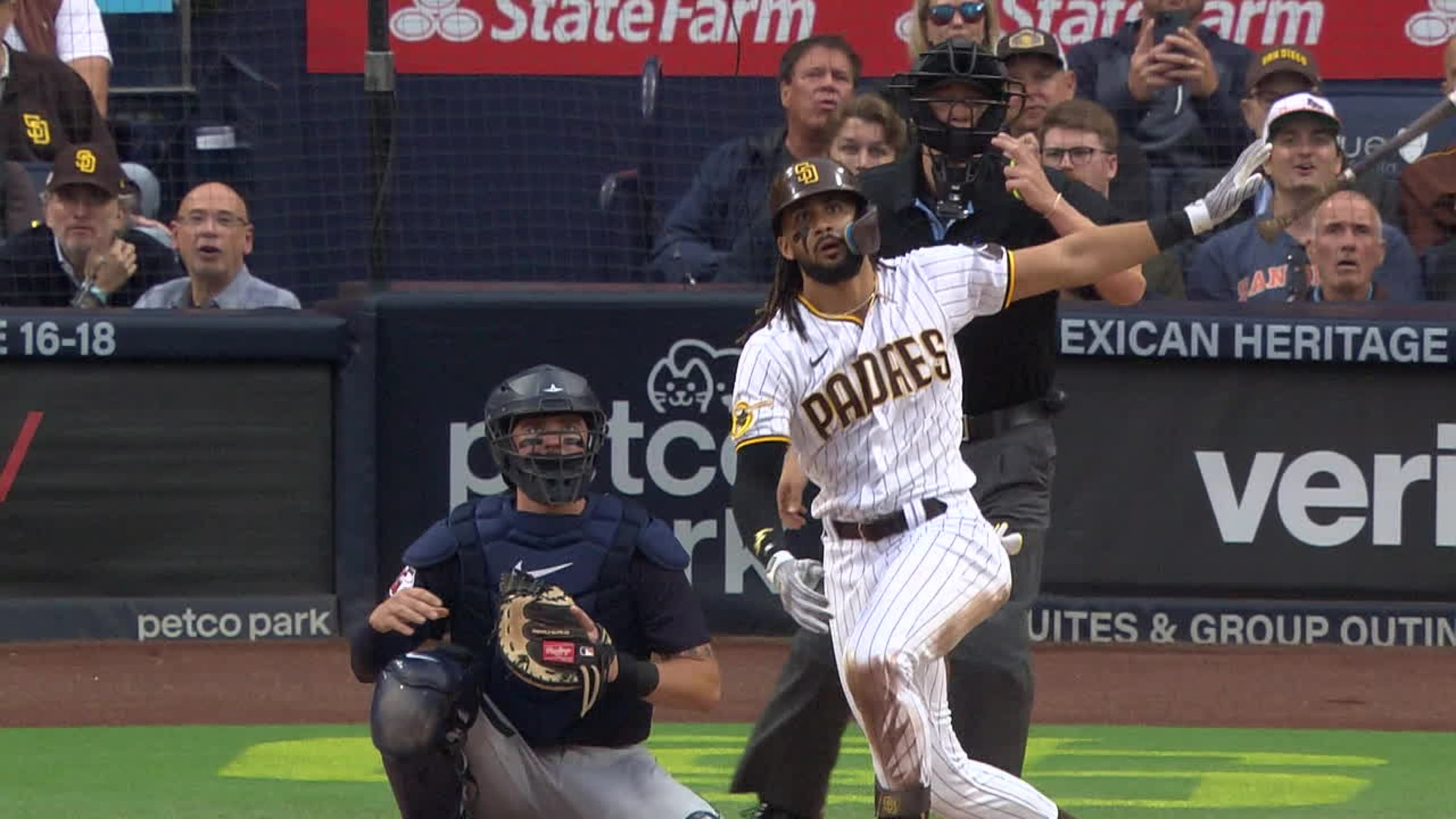 Tatis Jr. conecta un bambinazo